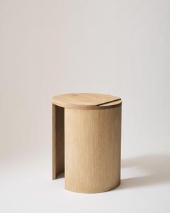 Tabouret « Threshold » en chêne massif, par Theodora Alfredsdottir