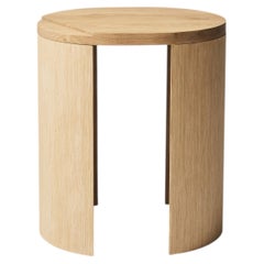 Tabouret « Threshold » en chêne massif, par Theodora Alfredsdottir