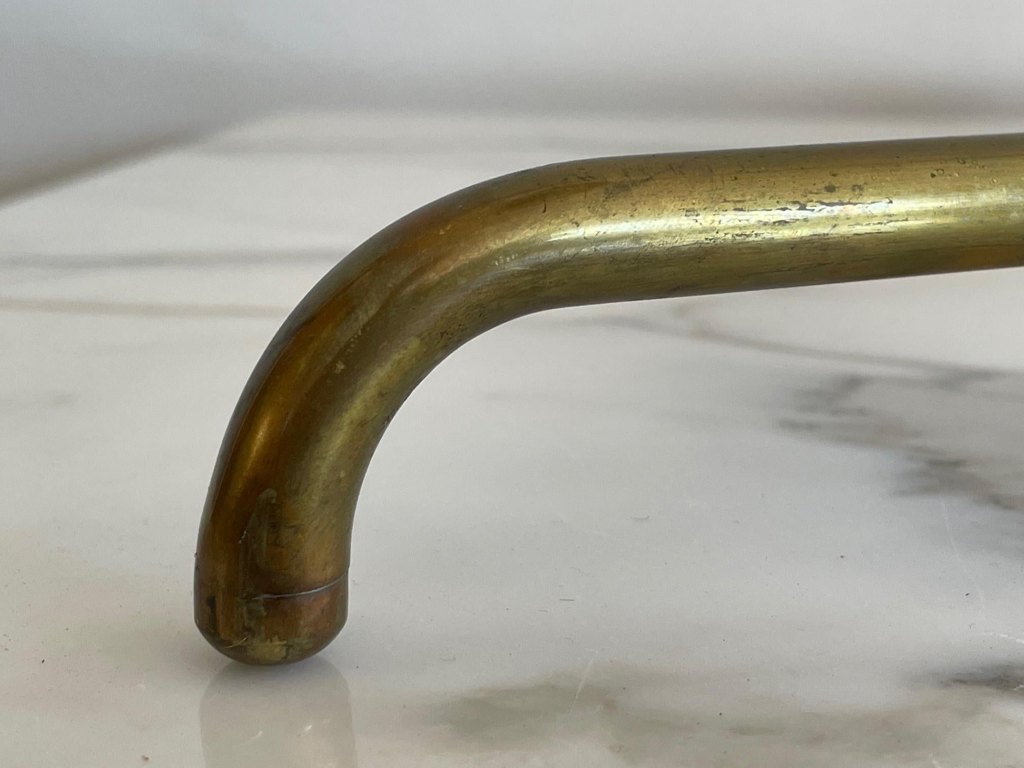 T.H. Robsjohn-Gibbings Lámpara de pie de latón Hansen Lighting ca' 1950's en venta 3