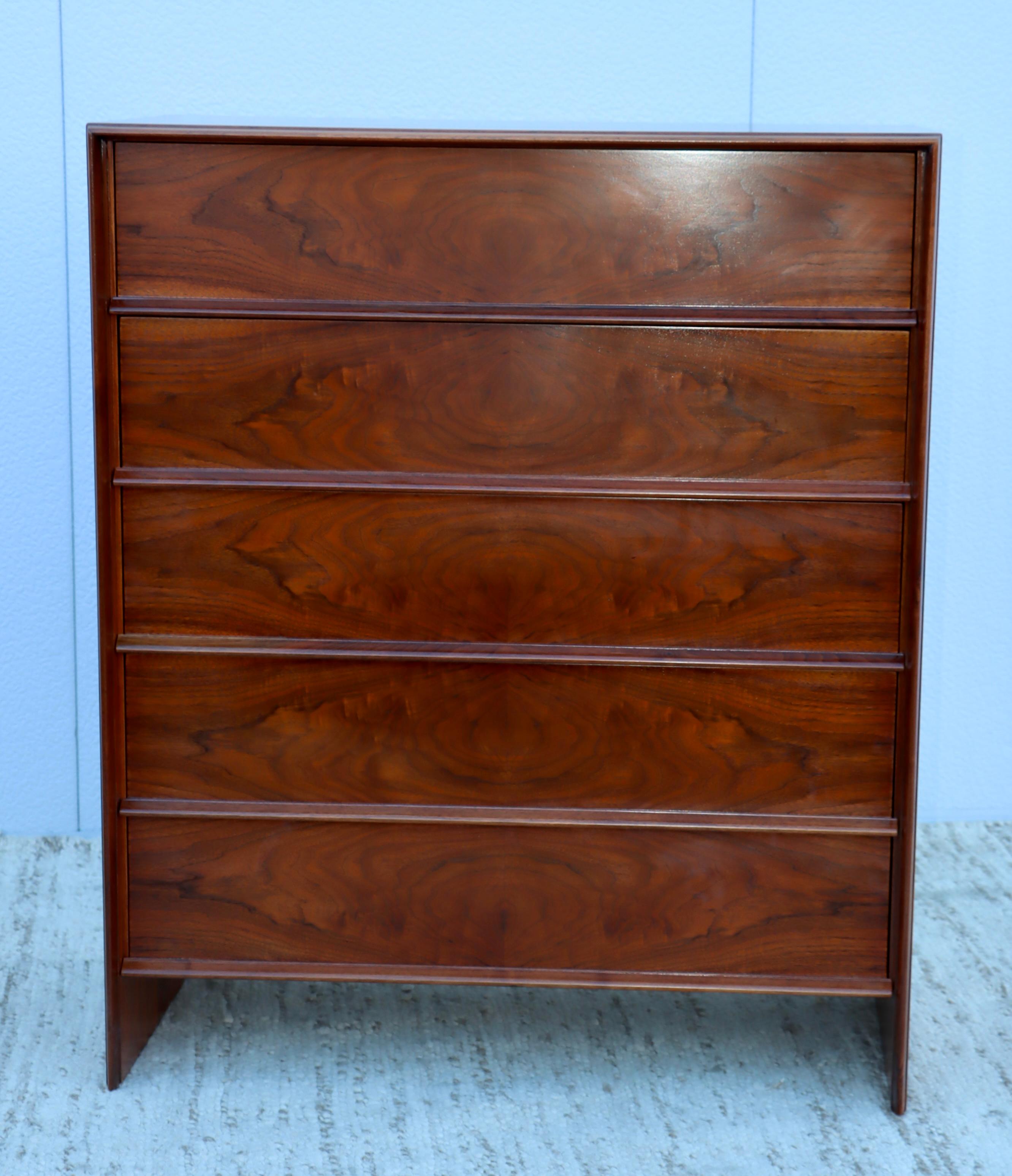 T.H.Robsjohn Gibbings for Widdicomb 5 Drawer Tall Dresser In Good Condition In New York, NY