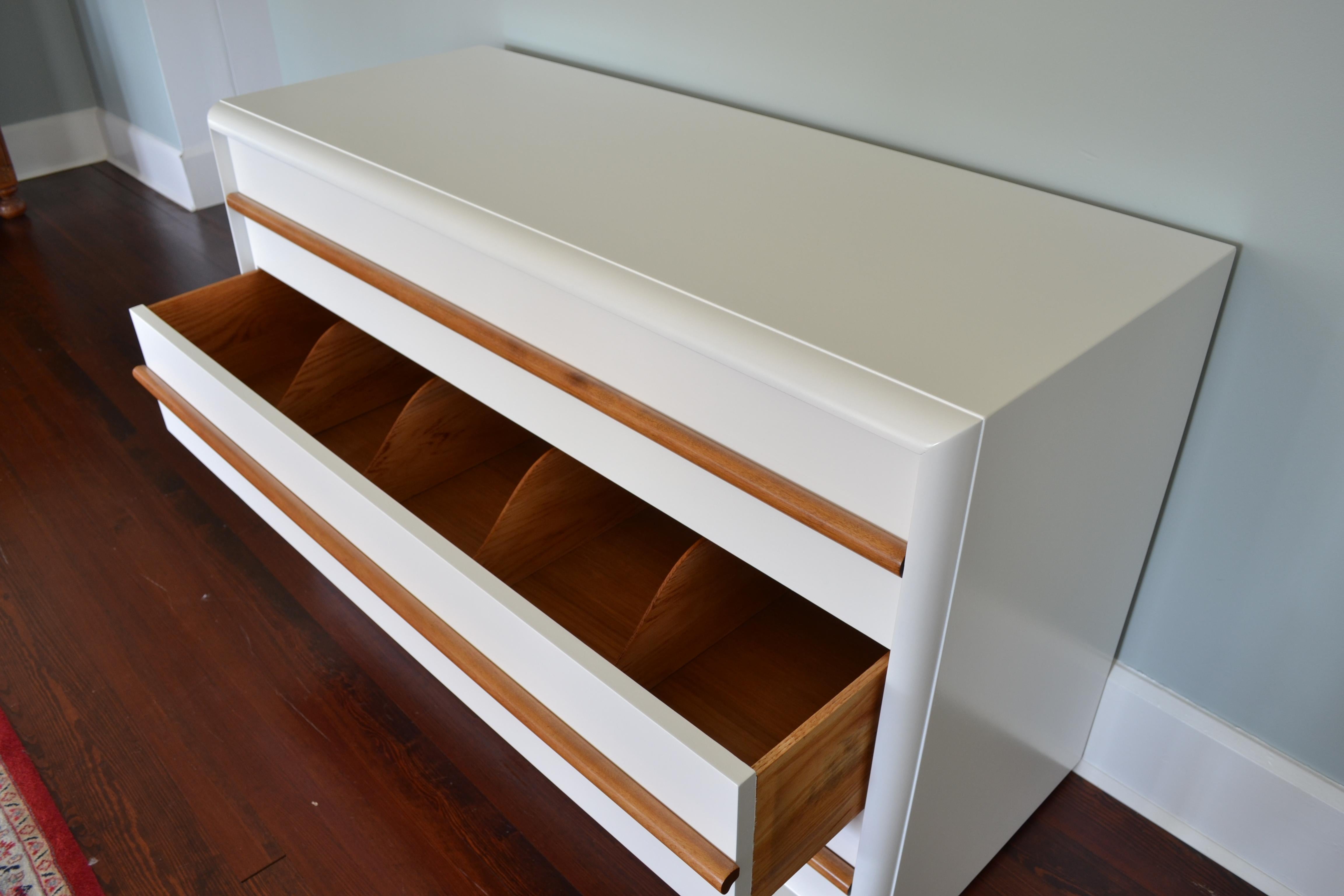 Mid-Century Modern T.H.Robsjohn-Gibbings for Widdicomb Classic Dresser in White Laquer