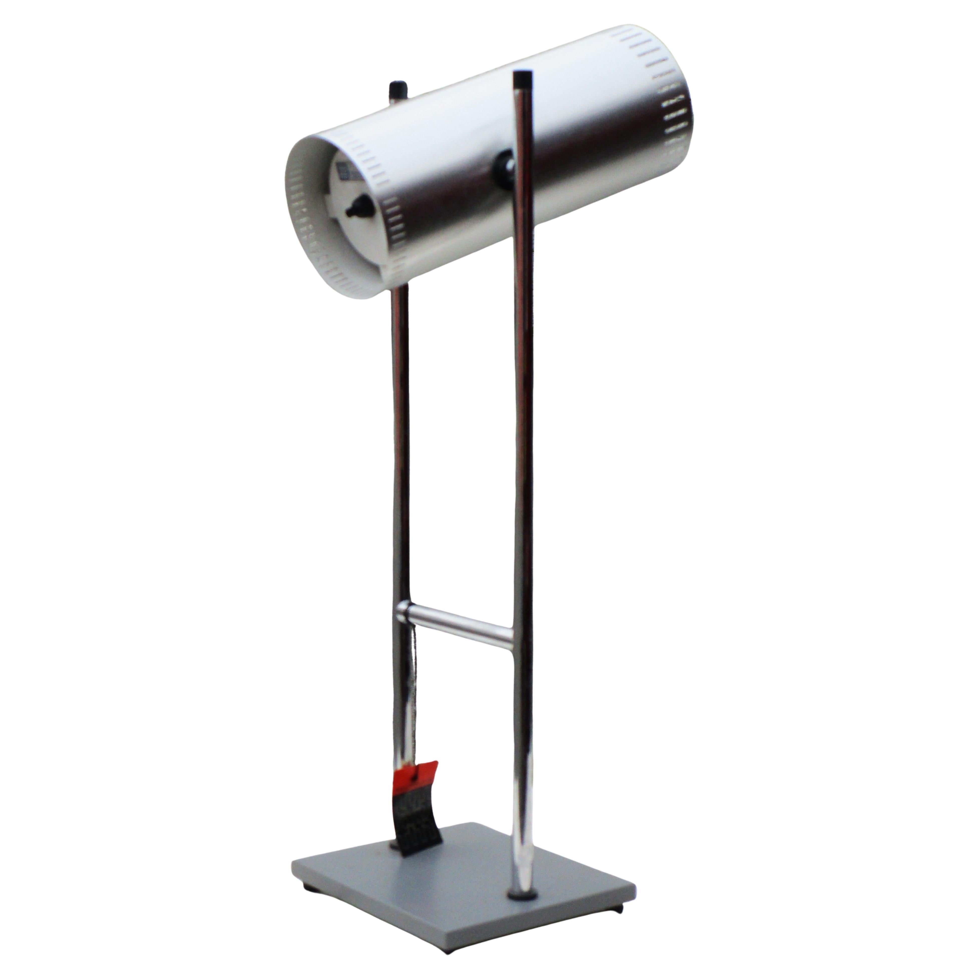 Lampe de bureau Trombone conçue par Jo Hammerborg pour Fog & Morup - Copenhague, Danemark - vers les années 1960. Très bon état d'origine - semble n'avoir jamais ou presque été utilisé. Signé avec étiquette en papier et étiquette par interrupteur /