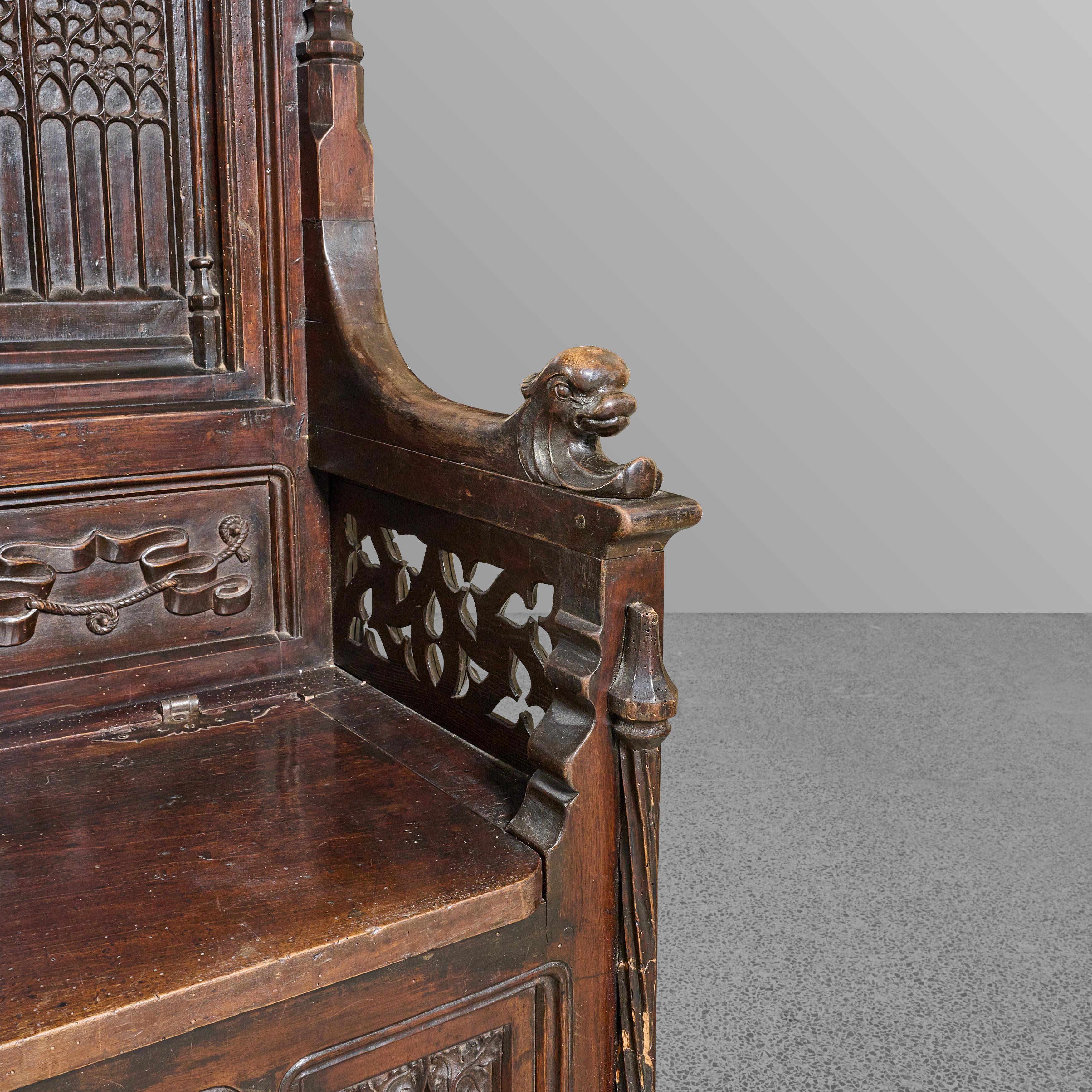 Bois Chaise trône avec une sculpture incroyable en vente