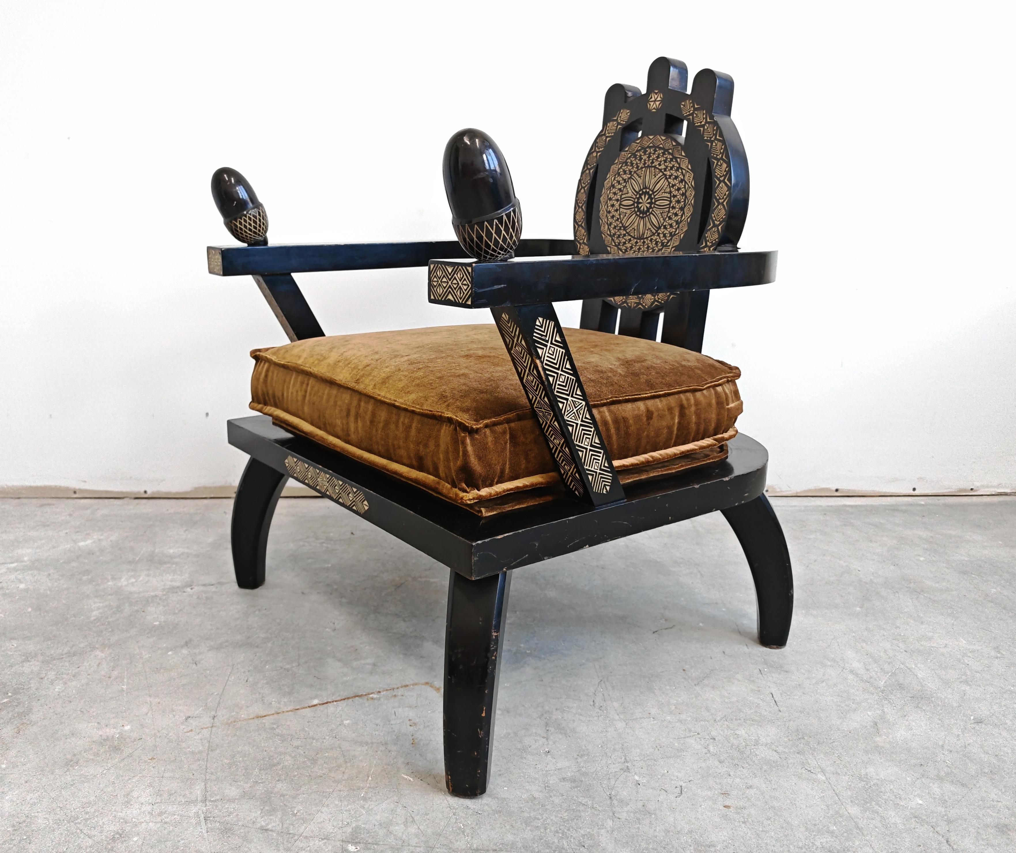 Throne Shaped hand-carved Armchairs in ebonized oak, designed by Ettore Zaccari In Good Condition For Sale In Beograd, RS