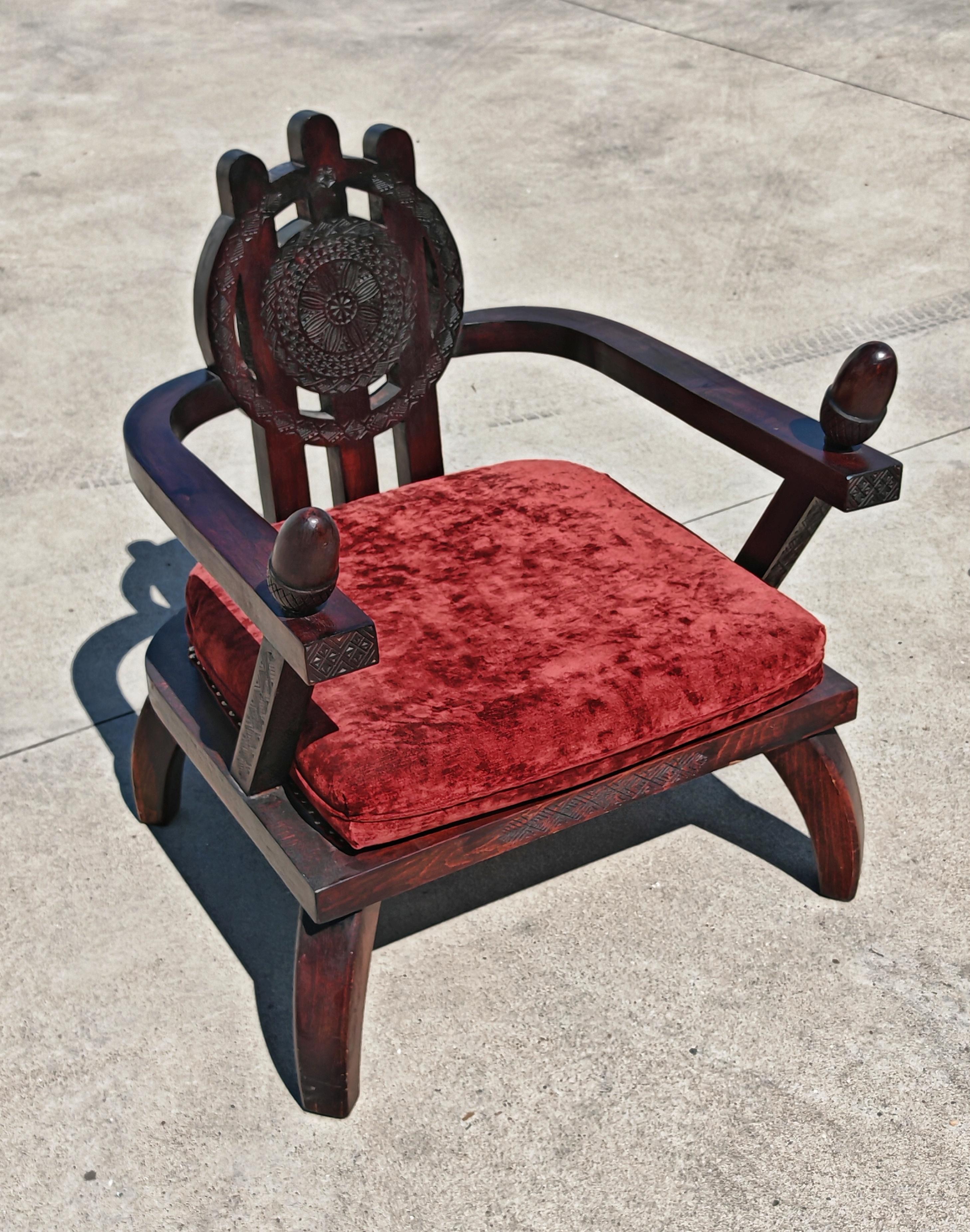 Art nouveau Fauteuils en forme de trône sculptés à la main en chêne teinté, conçus par Ettore Zaccari en vente