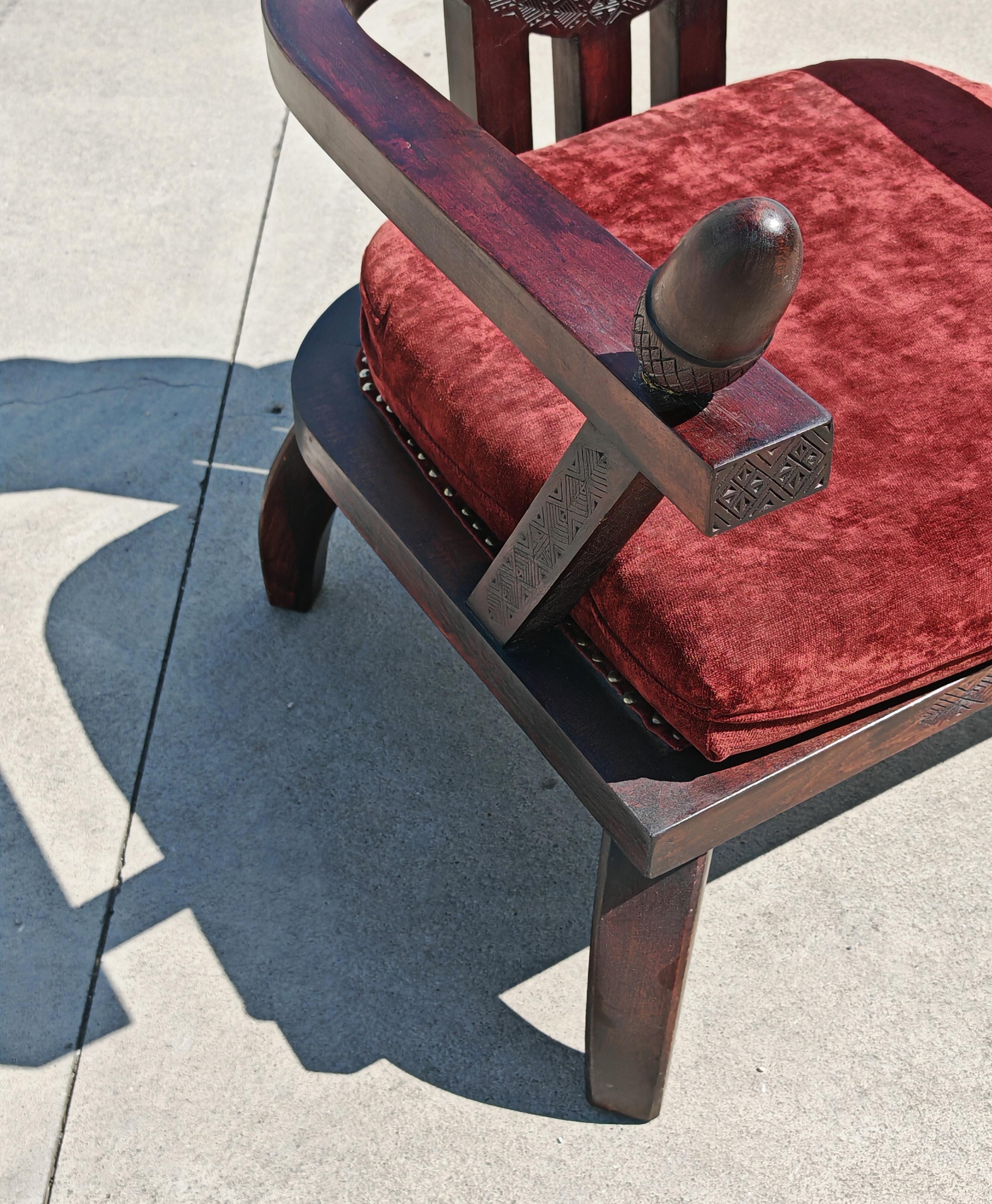 Tissu Fauteuils en forme de trône sculptés à la main en chêne teinté, conçus par Ettore Zaccari en vente