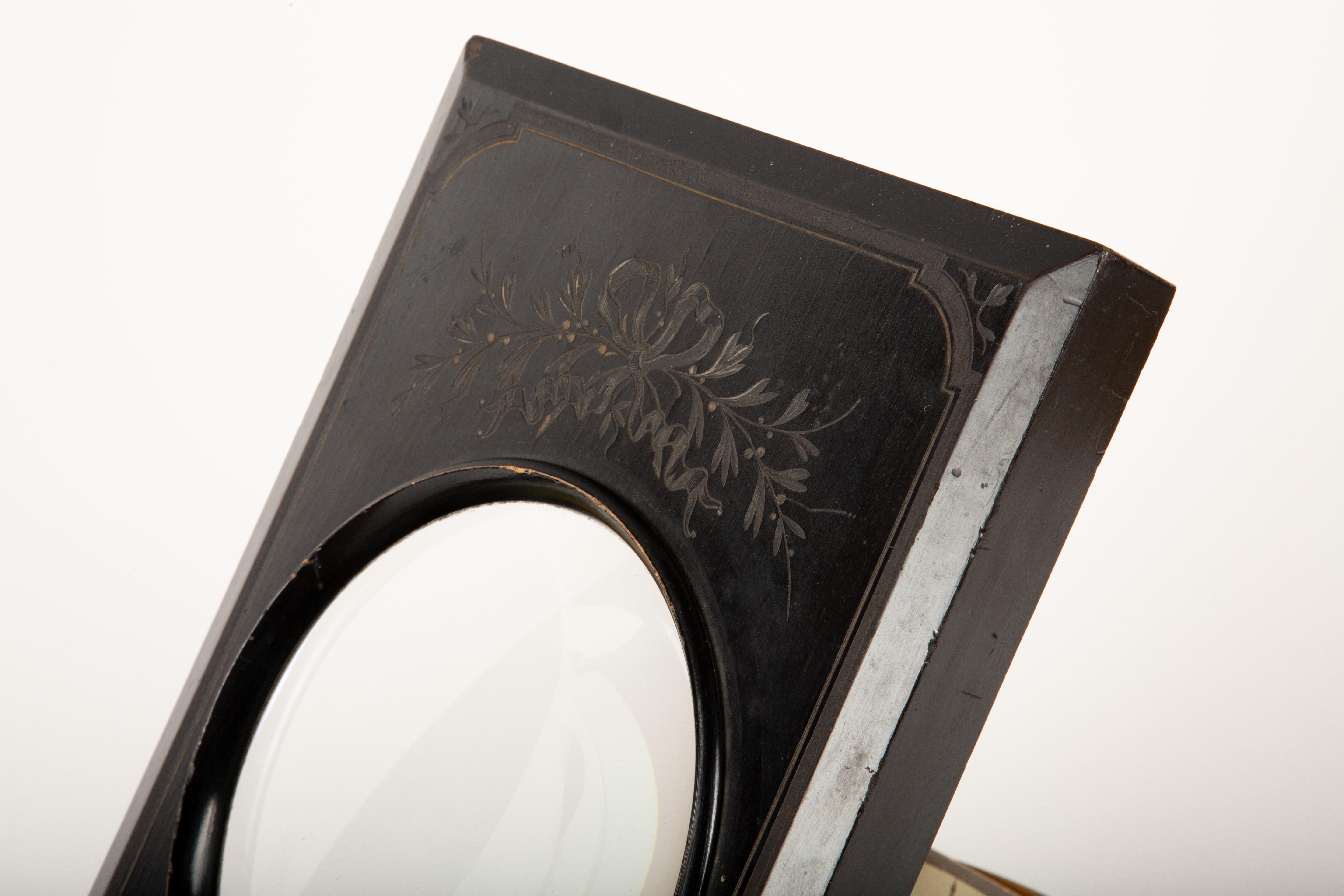 Through the Looking Glass: Napoleon III Magnifying Graphoscope In Good Condition In New York, NY