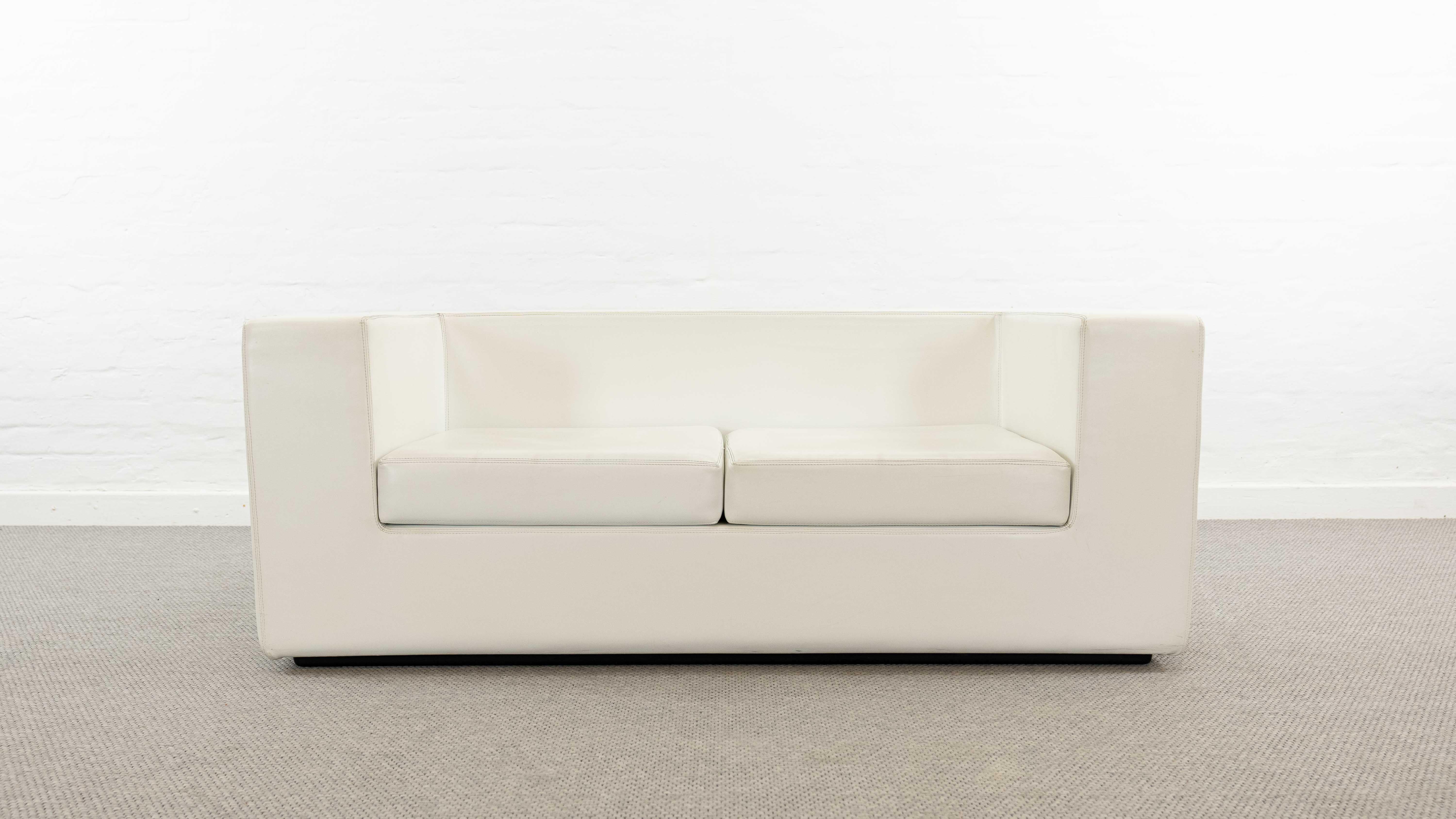 Vintage 2 seat sofa, model “ Throw Away“. Designed by Willie Landels 1965 for Zanotta, Italy. The Throw Away Series was the first sofa/armchair made from expanded polyurethane foam. Upholstered in original white /offwhite vinyl. This is a production