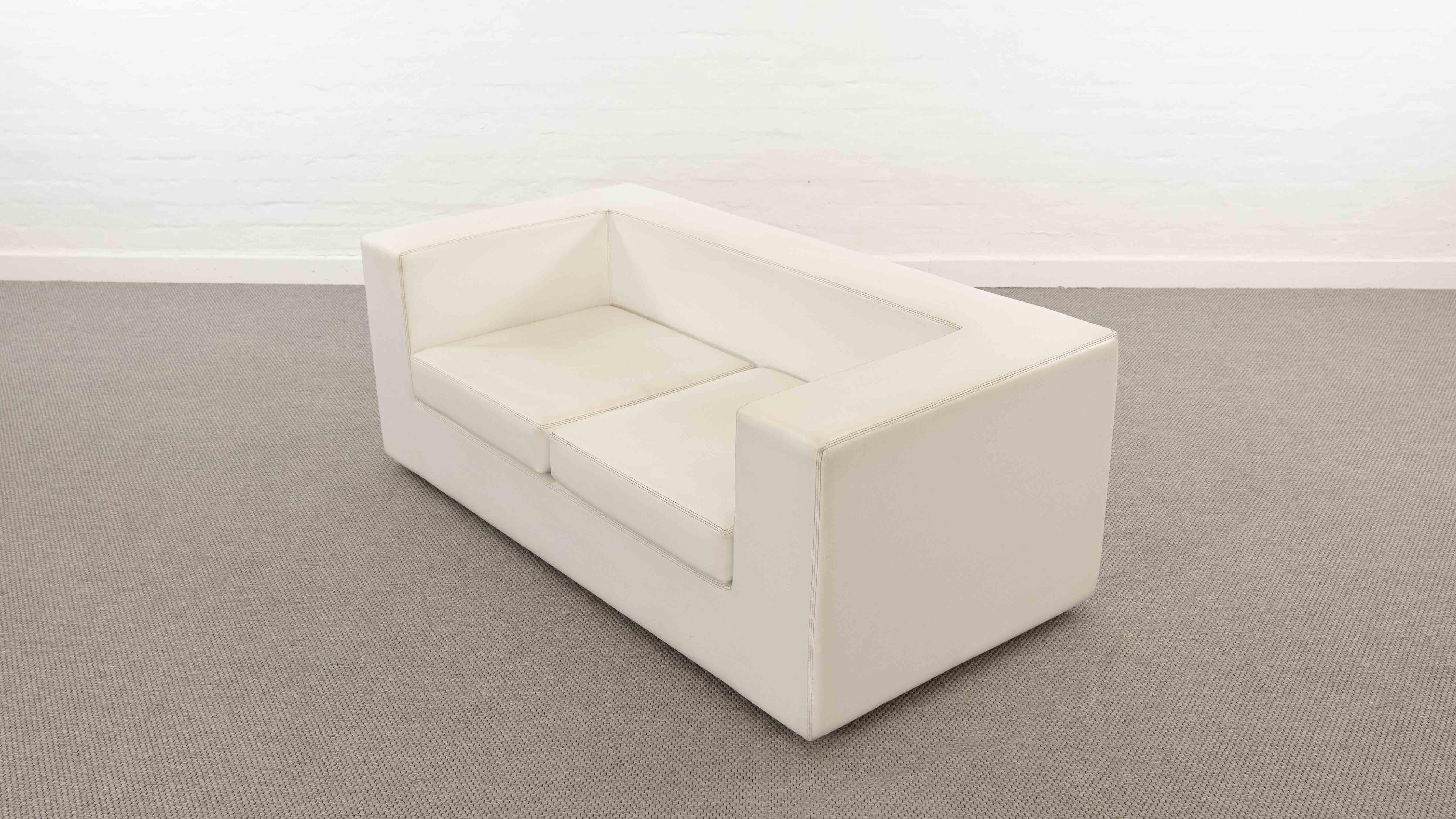 Vintage 2seat sofa, model “ Throw Away“. Designed by Willie Landels 1965 for Zanotta, Italy. The Throw Away Series was the first sofa/armchair made from expanded polyurethane foam. Upholstered in original white /offwhite vinyl. This is a production