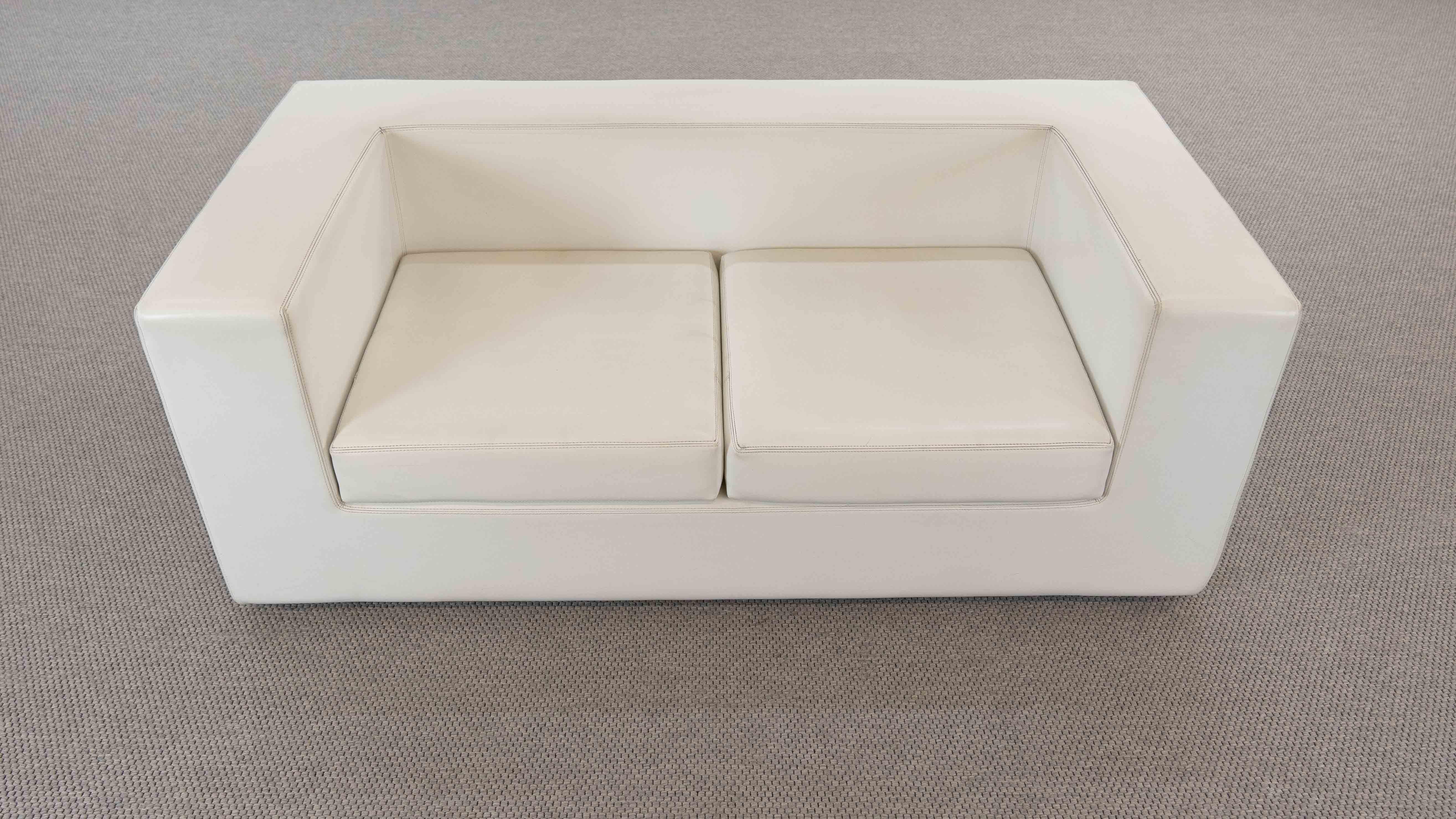 Space Age Throw Away Sofa by Willie Landels for Zanotta 1965 in White Vinyl For Sale