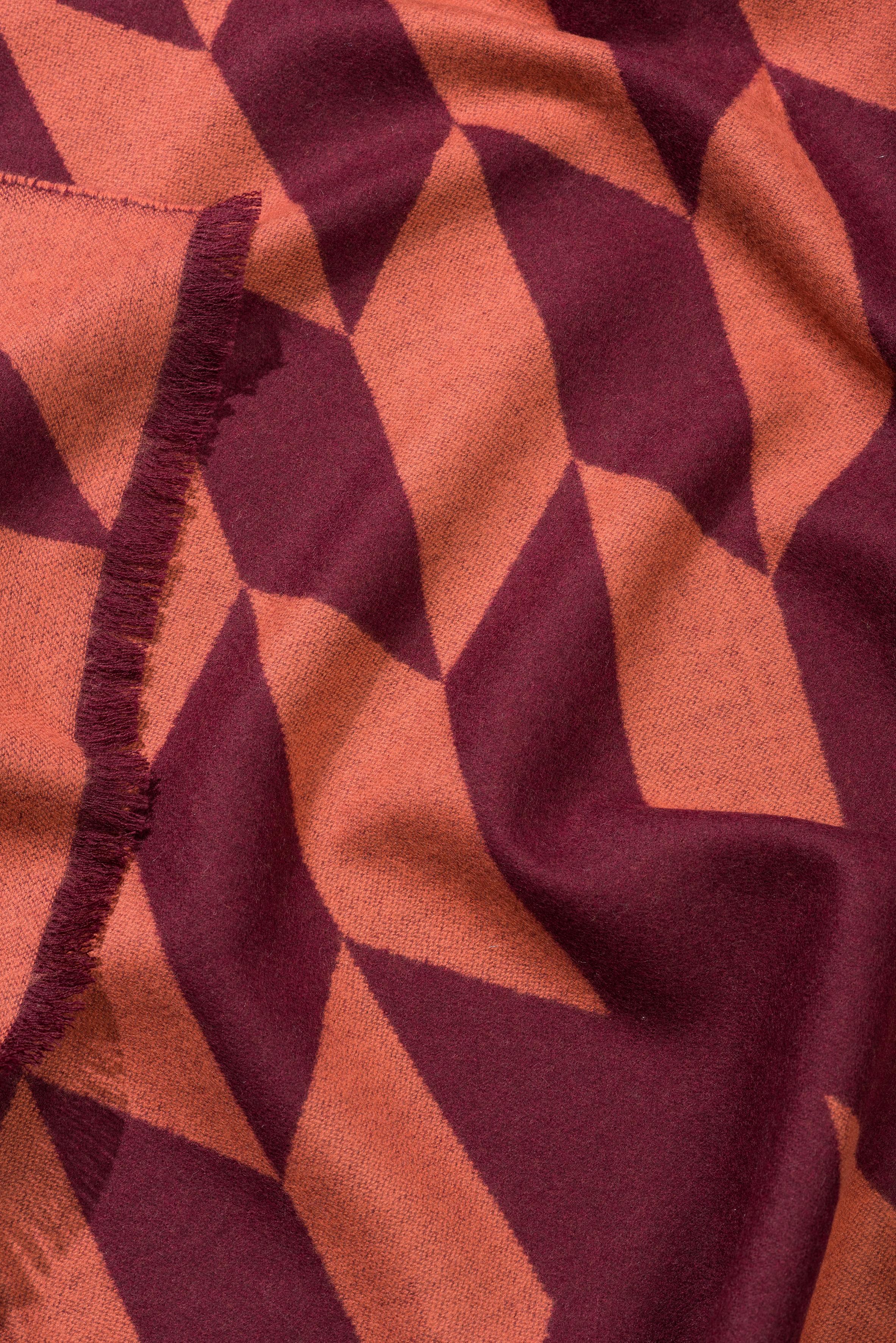Throw Blanket-Muster Orange Rot gewebt aus extra feinem Merino von Catharina Mende im Zustand „Neu“ im Angebot in Berlin, DE