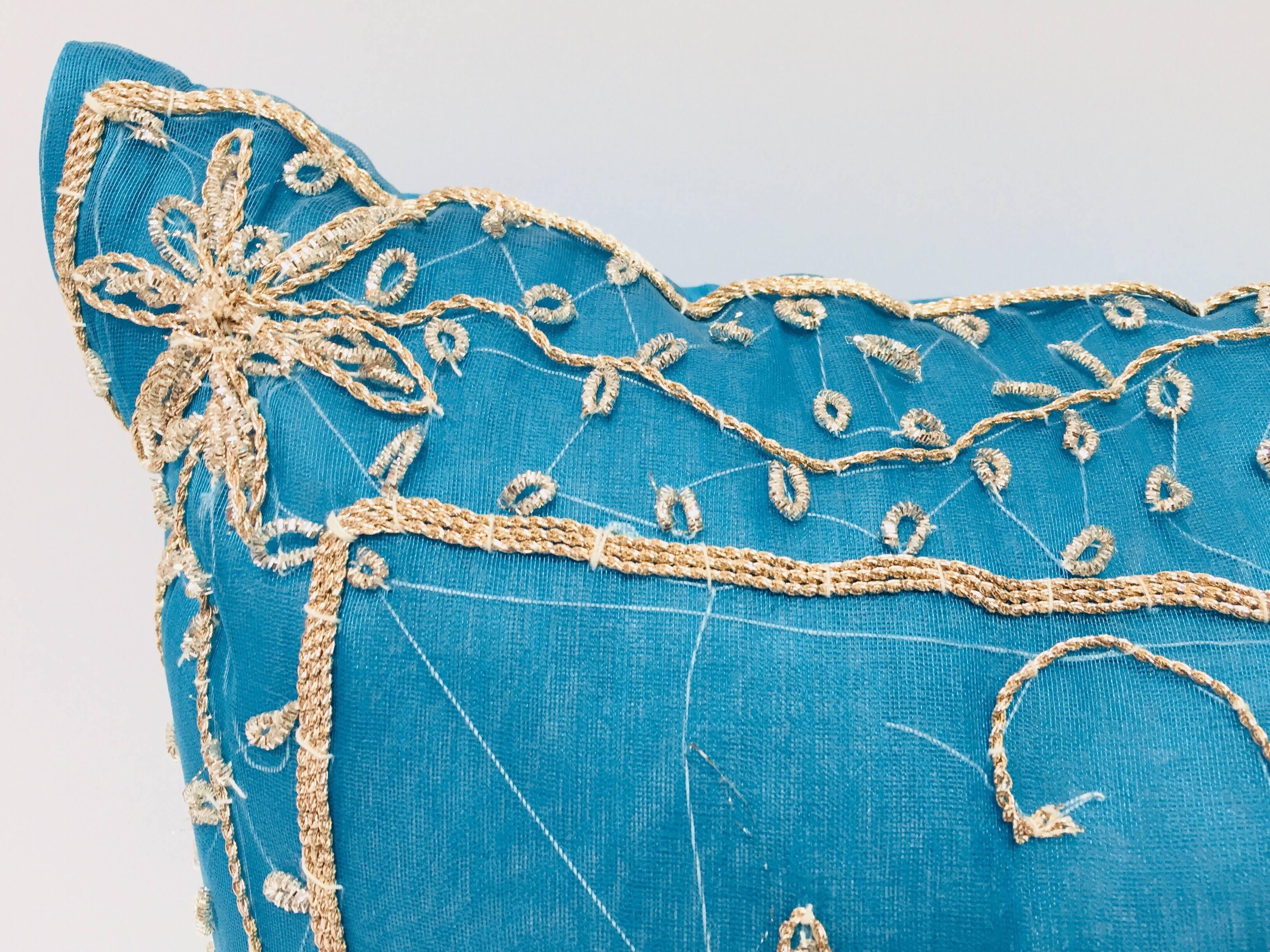 Mauresque Coussin décoratif mauresque turquoise décoré de paillettes et de perles en vente