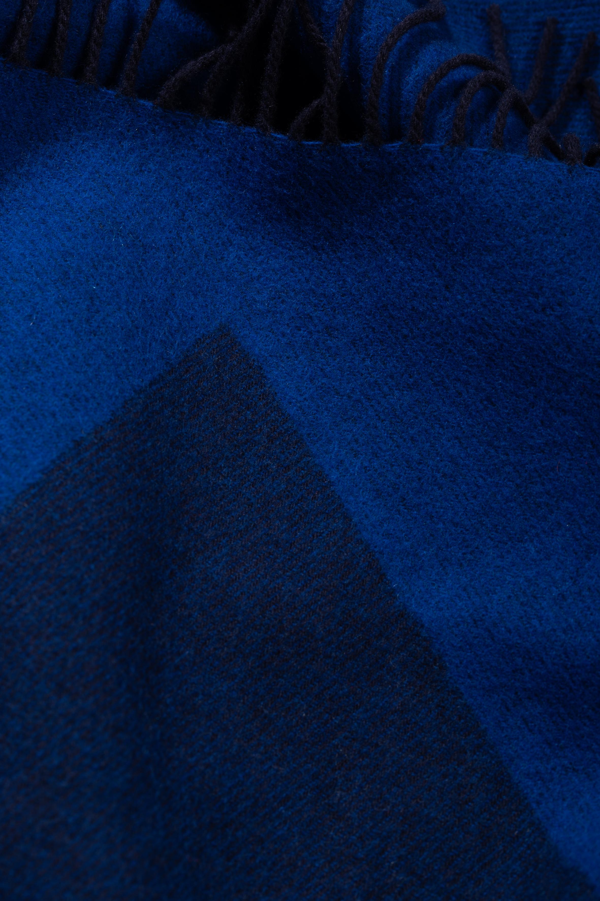 Throw Blanket Geometrisch Blau gewebt aus Merino und Kaschmir von Catharina Mende (Gewebt) im Angebot