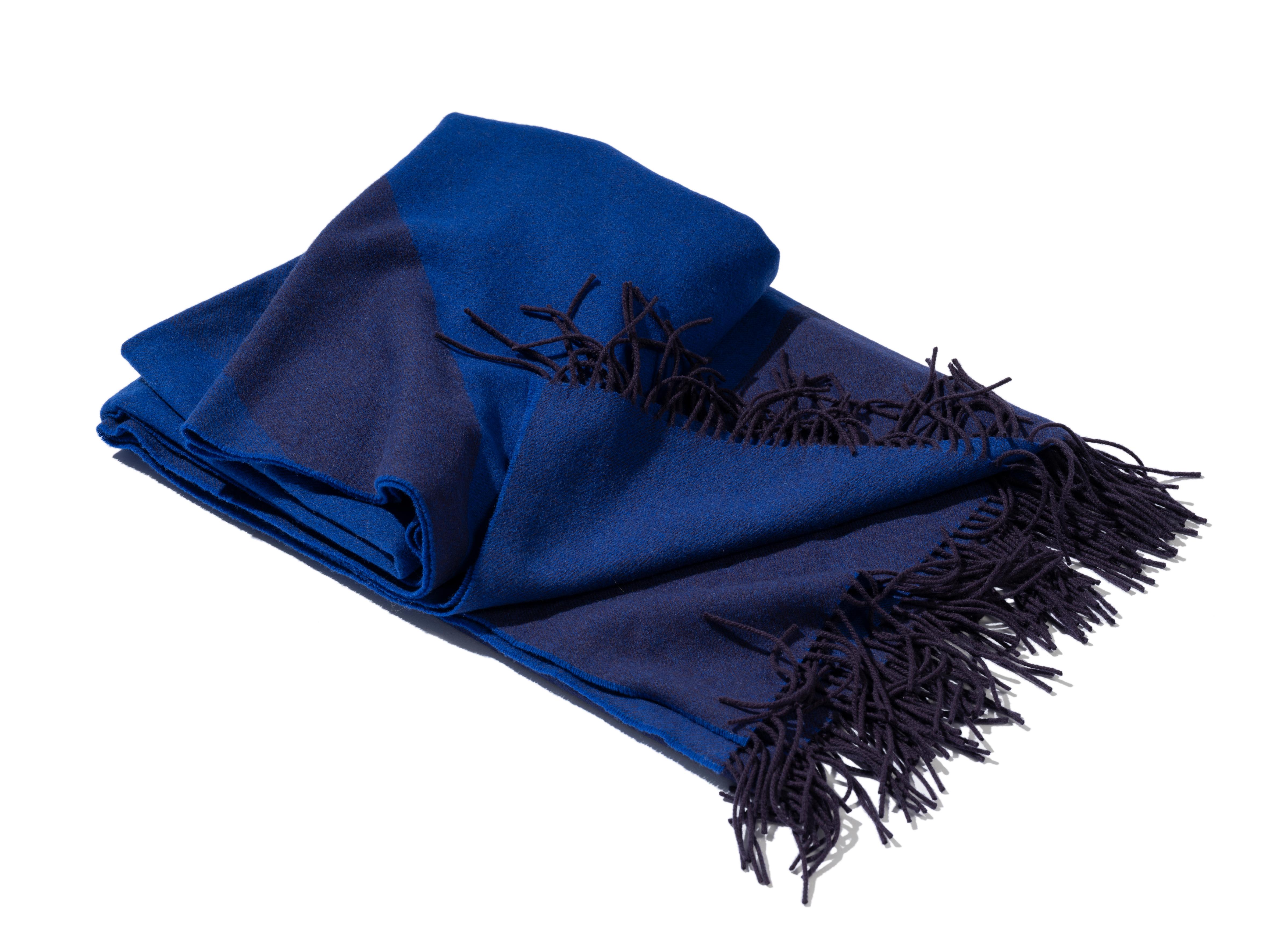 Throw Blanket Geometrisch Blau gewebt aus Merino und Kaschmir von Catharina Mende im Zustand „Neu“ im Angebot in Berlin, DE