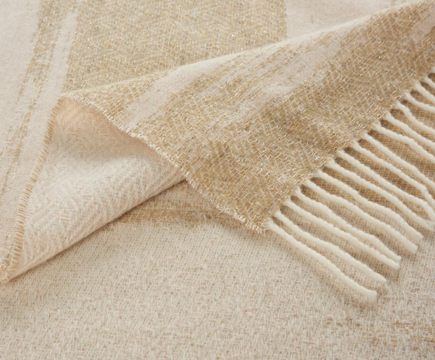 The KAMI collection is composed of yarn-dyed jacquard throws with a large golden cloud pattern, metallic threads, and short fringes. This throw is an oneiric cream colour and the cloud designs contrasted with the geometric stitiching create a sense