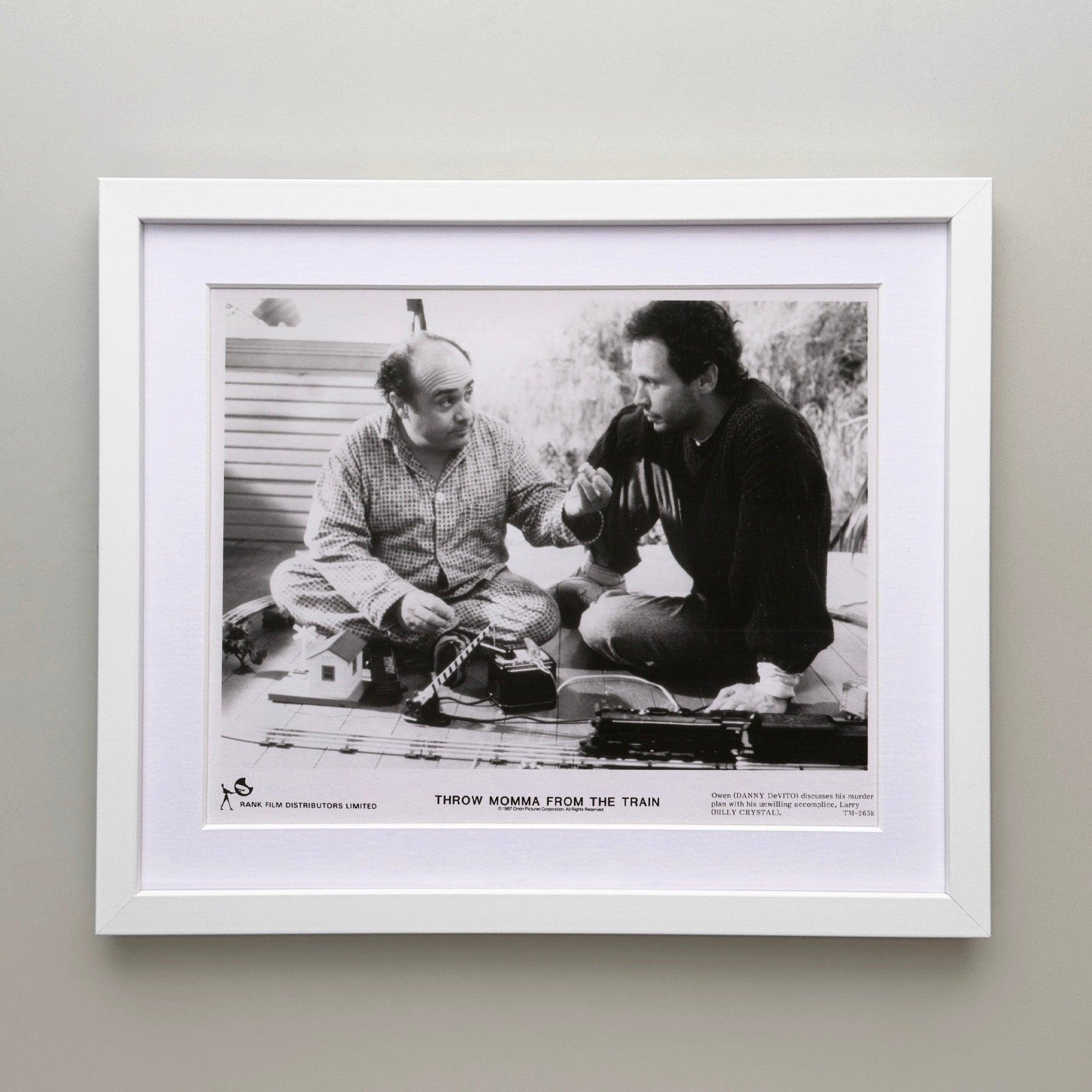 Américain Throw Momma from the Train (1987) Press Publicity Still - Encadré en vente