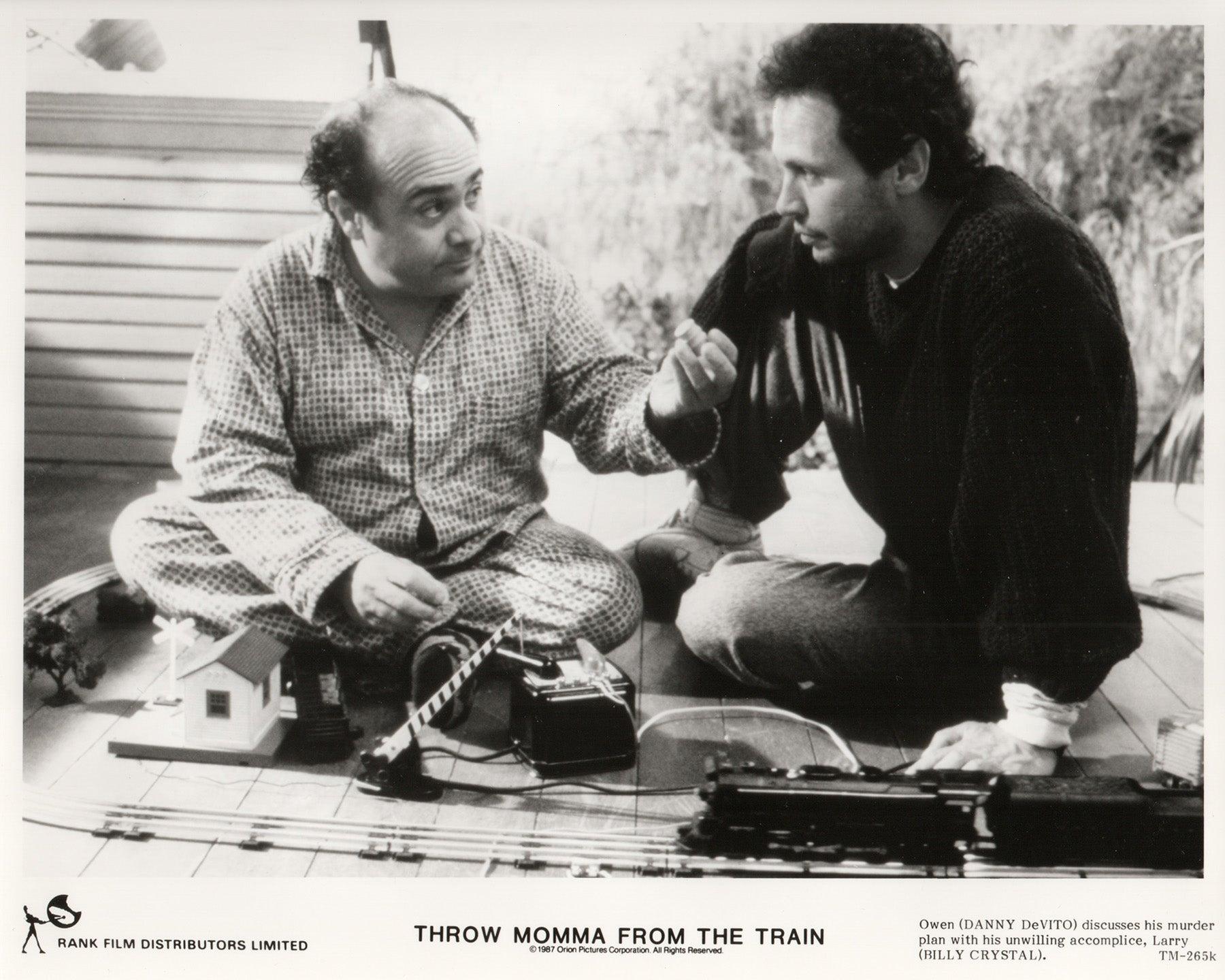 Bois Throw Momma from the Train (1987) Press Publicity Still - Encadré en vente