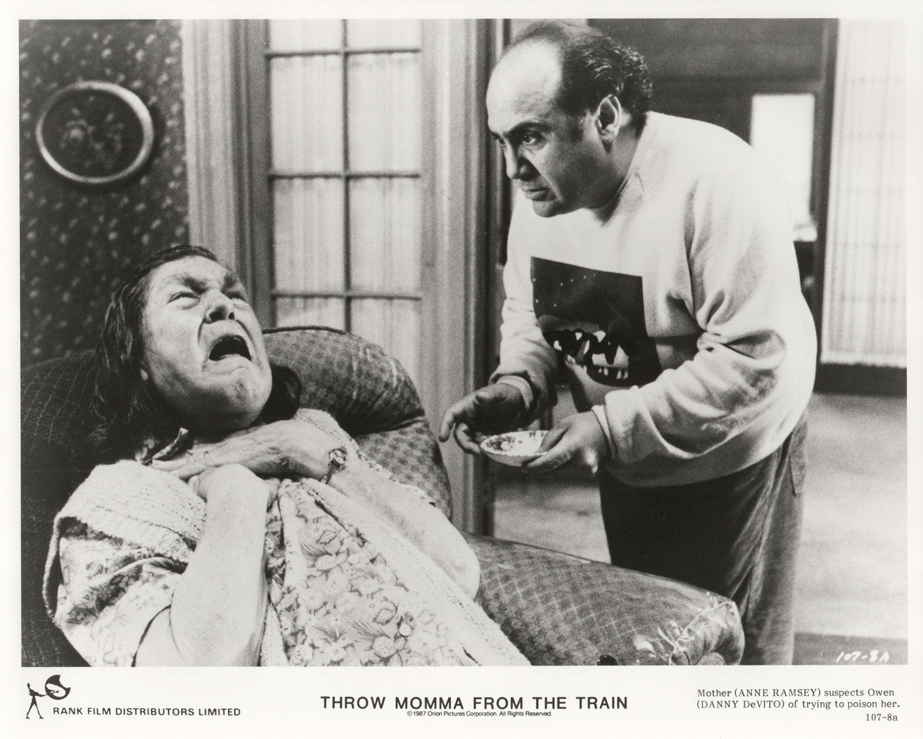 Bois Throw Momma from the Train (1987) Press Publicity Still - Encadré en vente