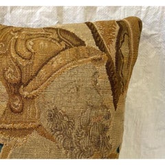 Almohada hecha con un tapiz flamenco del siglo XVI
