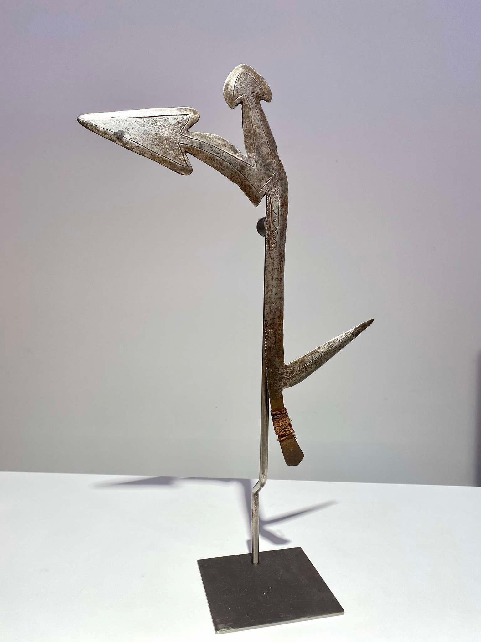 Iron Throwing Knife Of The Banda Yakpa People Mbugbu Central Africa Congo Kipinga For Sale