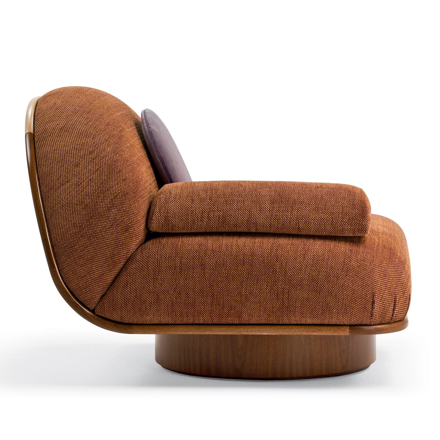 XXI secolo e contemporaneo Poltrona Thumb Asymmetrical Rust di Lorenza Bozzoli in vendita