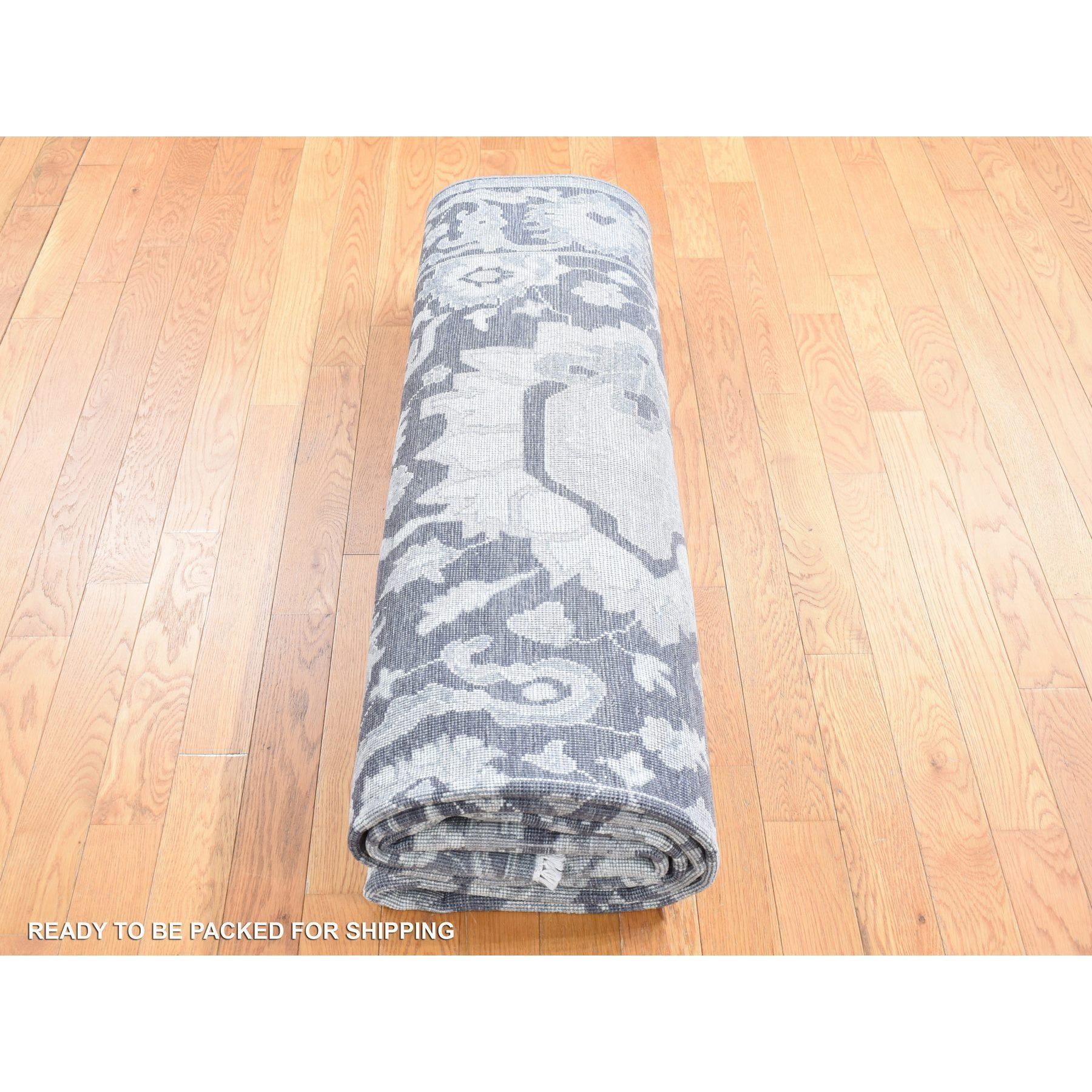 Tappeto orientale Thunder Gray annodato a mano con influenza Oushak in seta e lana 7'9