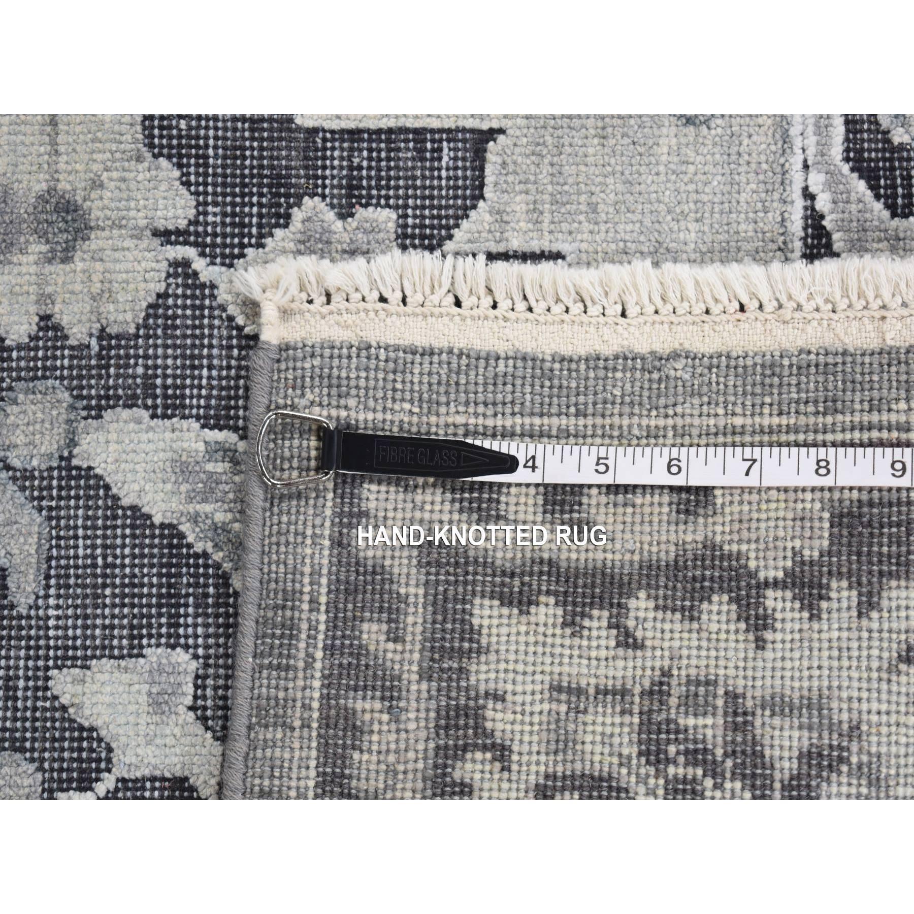 Tappeto orientale Thunder Gray annodato a mano con influenza Oushak in seta e lana 7'9
