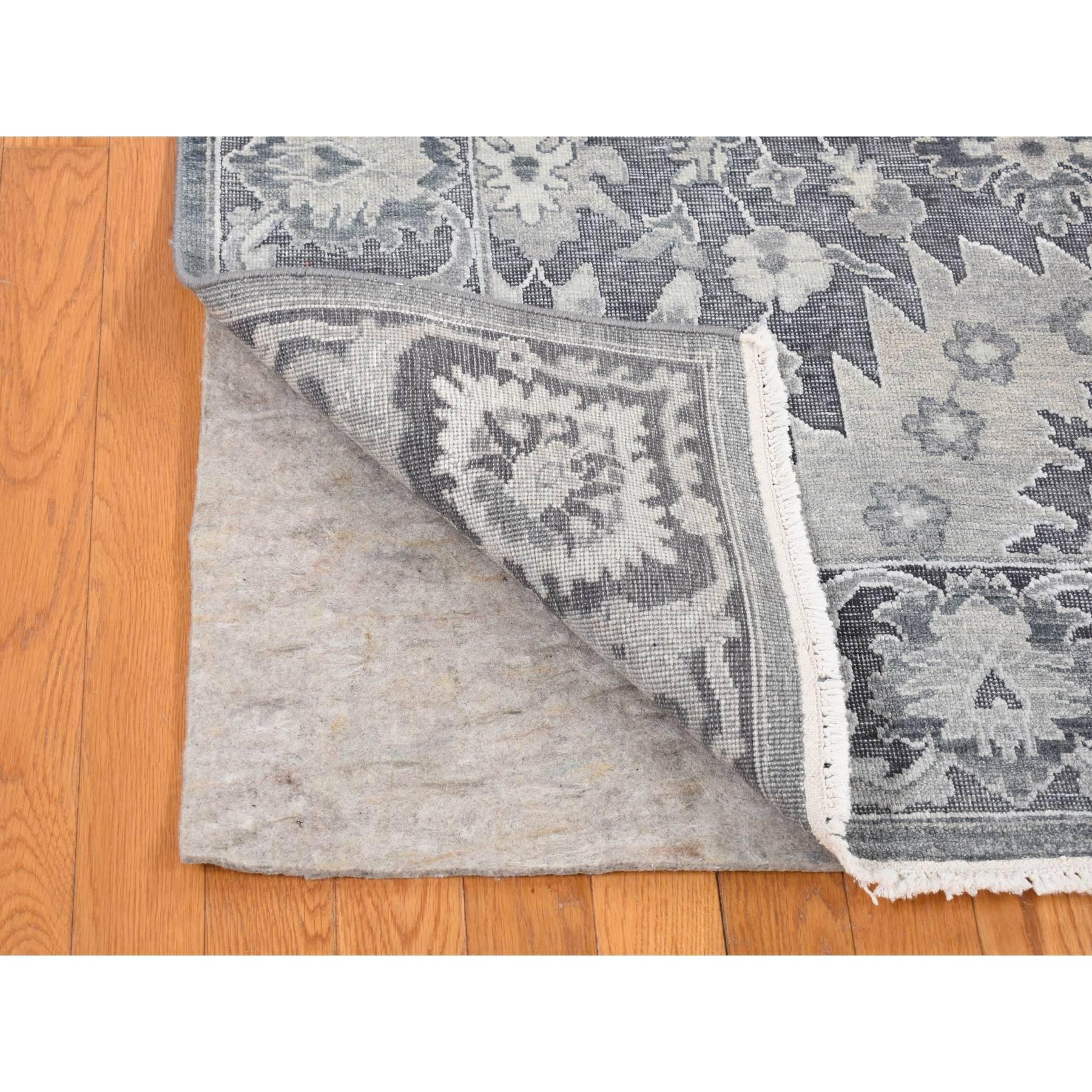 Tappeto orientale Thunder Gray annodato a mano con influenza Oushak in seta e lana 7'9