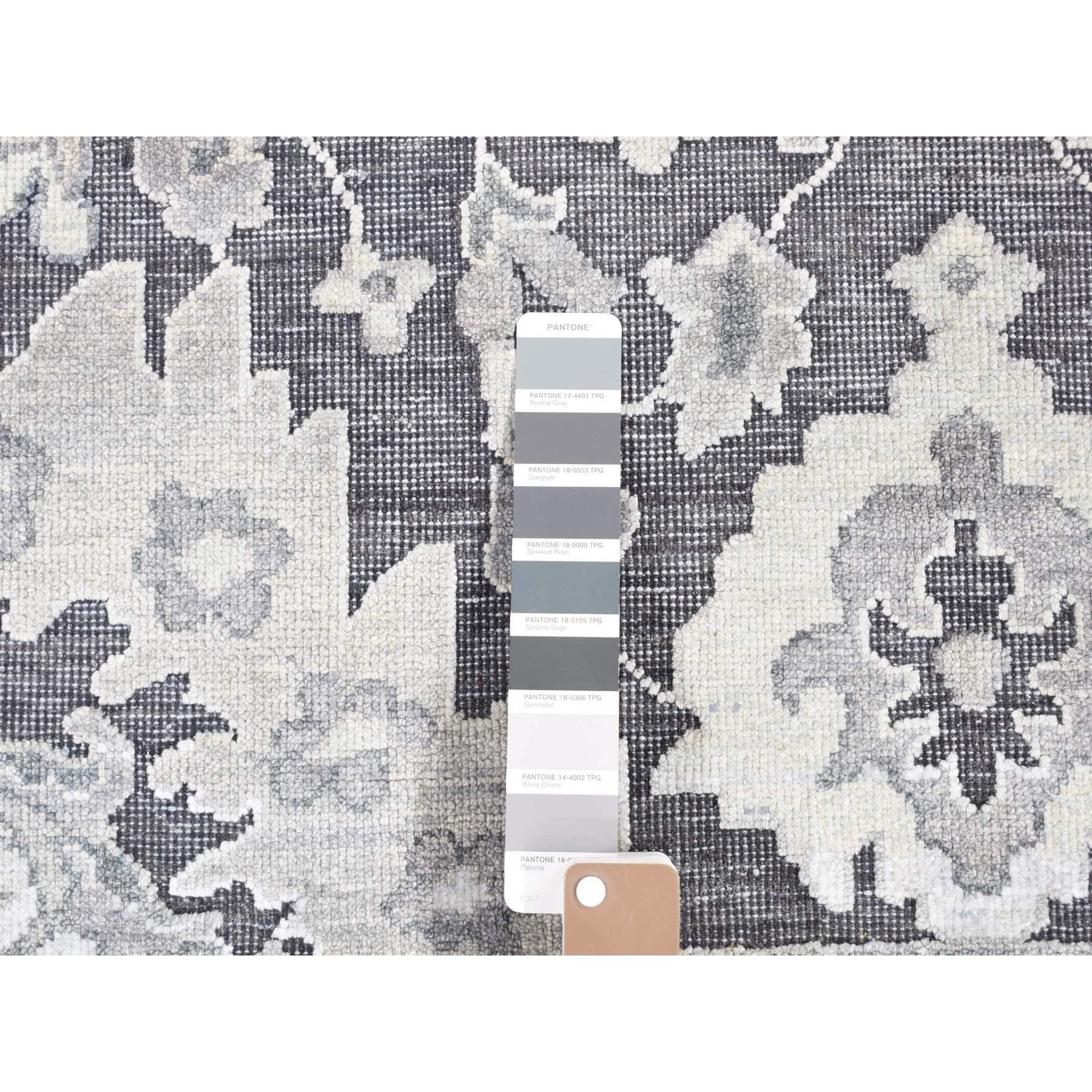Tappeto orientale Thunder Gray annodato a mano con influenza Oushak in seta e lana 7'9