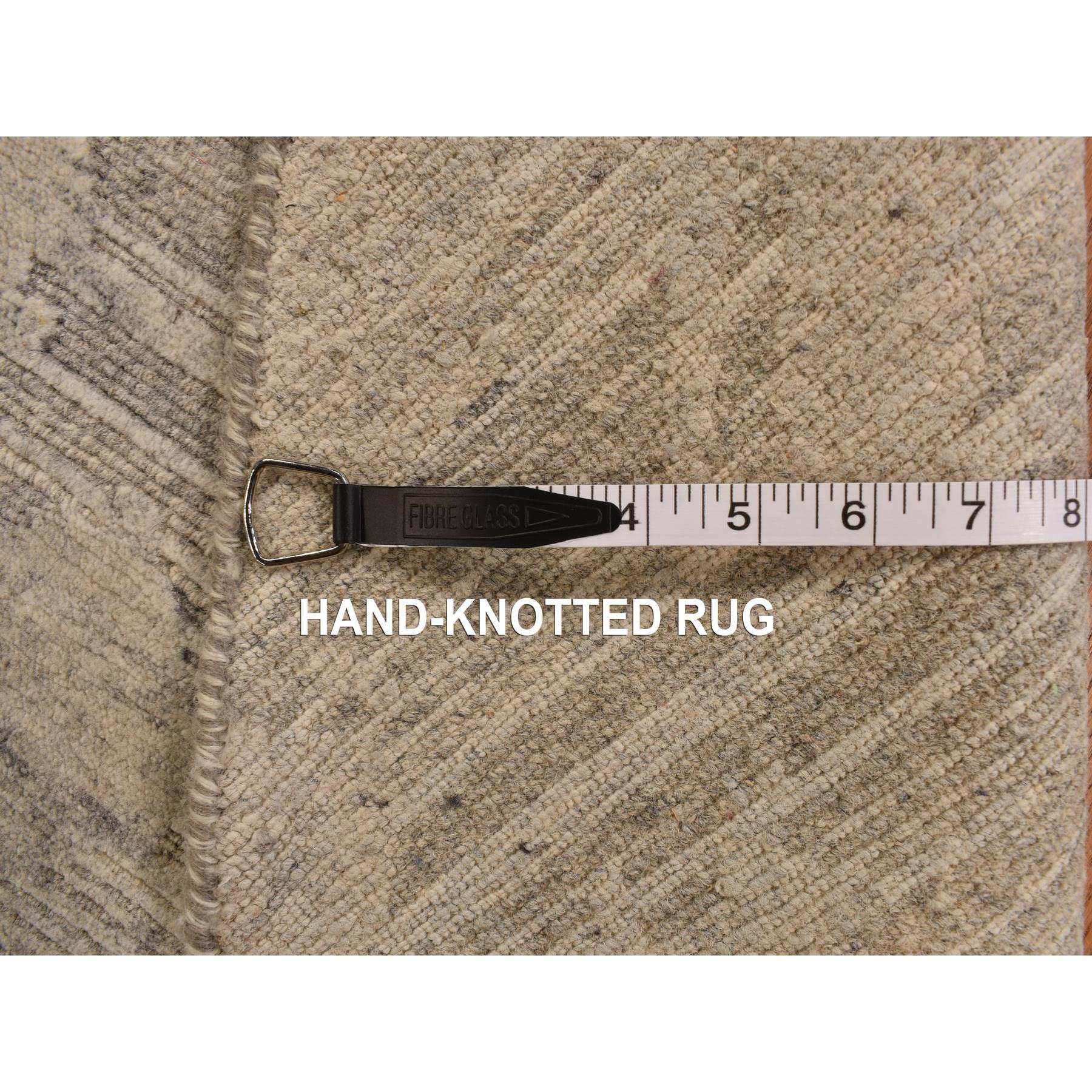 Thunder Gray Undyed Modern Handgeknüpfter runder Teppich aus natürlicher Wolle 8'1