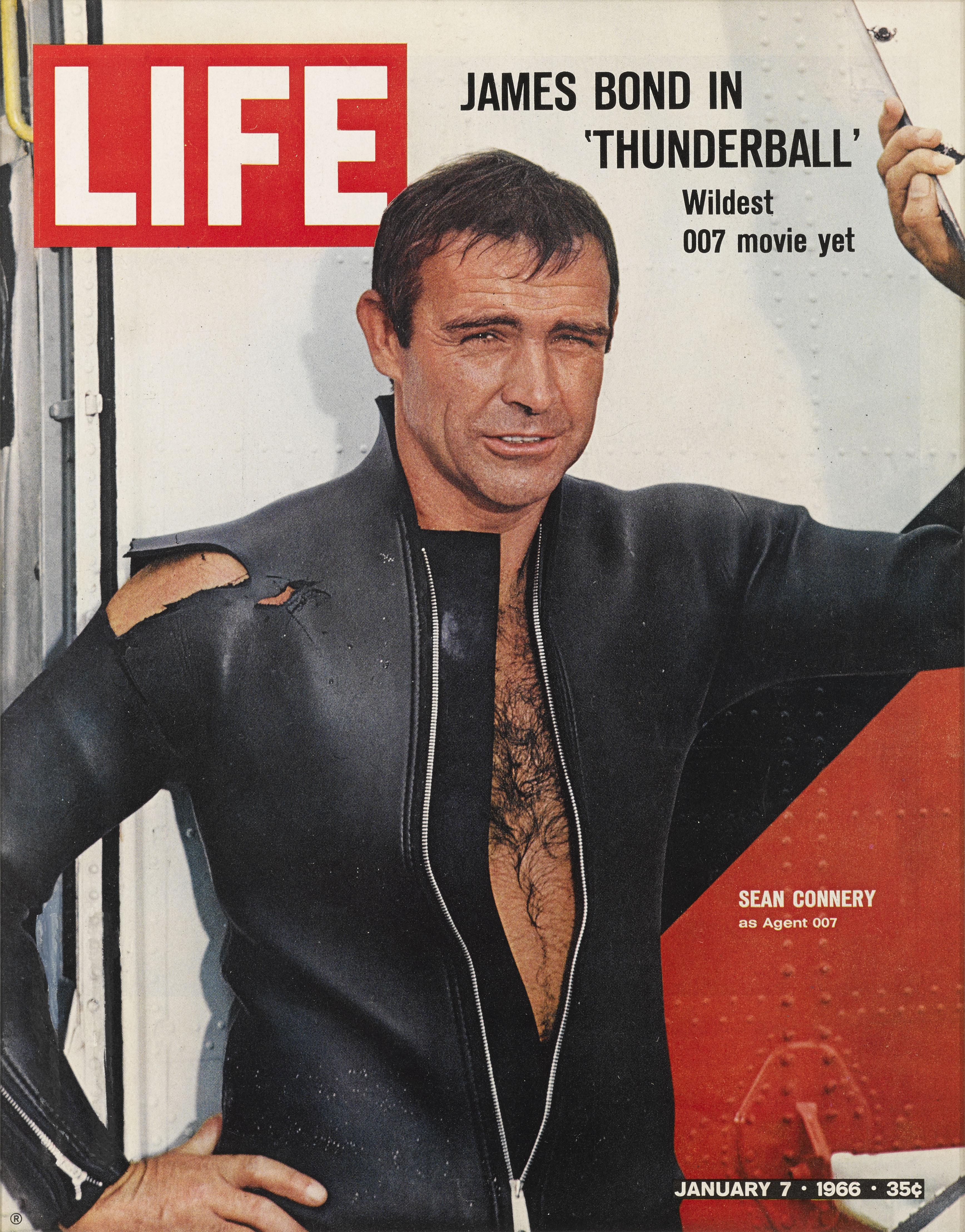Portada original de la revista estadounidense Life Magazine, 7 de enero de 1966
En este número se presentó la película Thunderball.
. 
Esta pieza está forrada con papel de conservación y enmarcada con plexiglás UV en un marco de madera de Obeche con