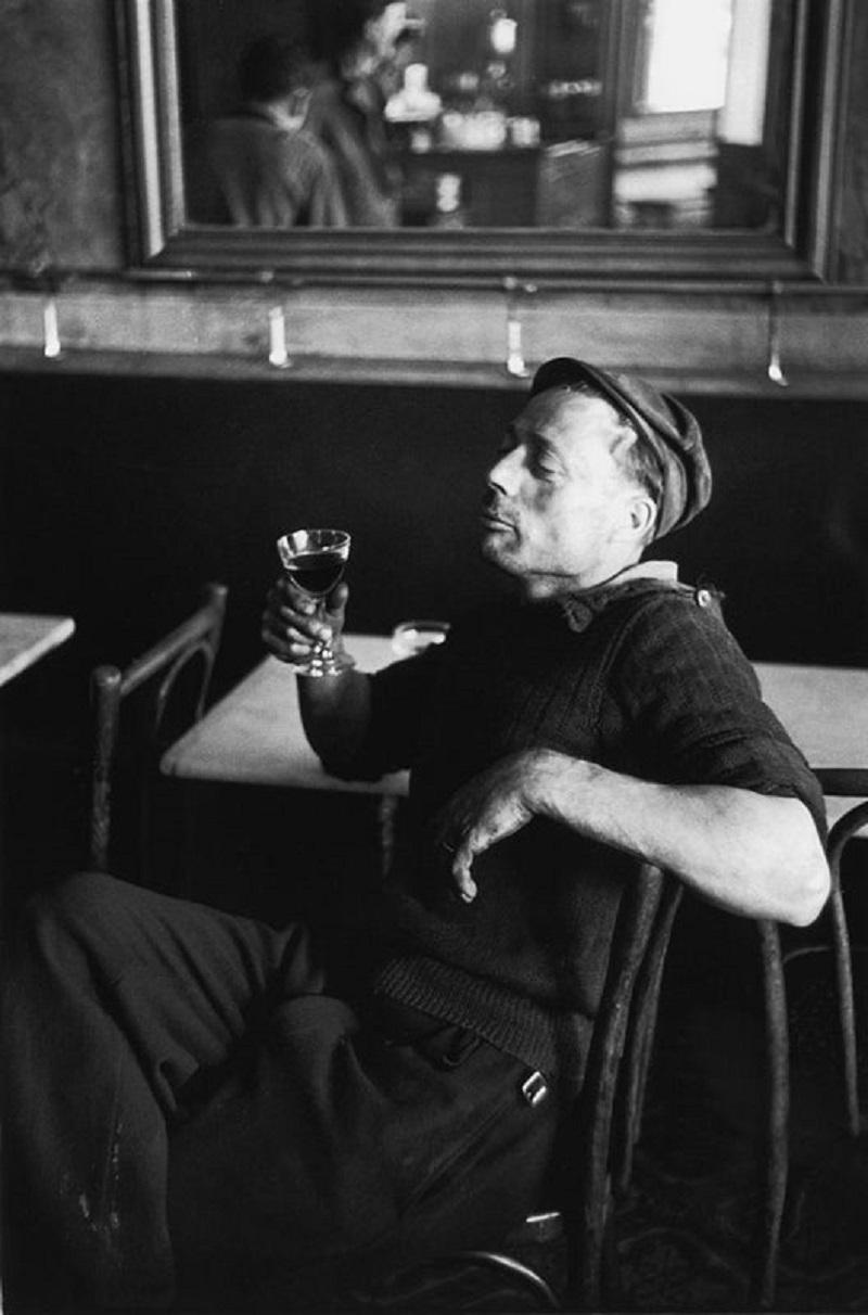 "A Cheeky Little Wine" von Thurston Hopkins

16. August 1952: Ein Arbeiter genießt ein Glas Rotwein in einem Pariser Bistro. Ursprüngliche Veröffentlichung: Bildpost - 6002 - Paris Pride - veröffentlicht. 1952

Ungerahmt
Papierformat: 30" x 20''