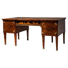Escritorio de madera de tuya con nudos, Plat, Italia, hacia 1900