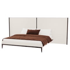 King Size Thyia 140 XL Italienisch gebogene Bett in Elfenbein Boucle-Stoff und hölzerne Basis