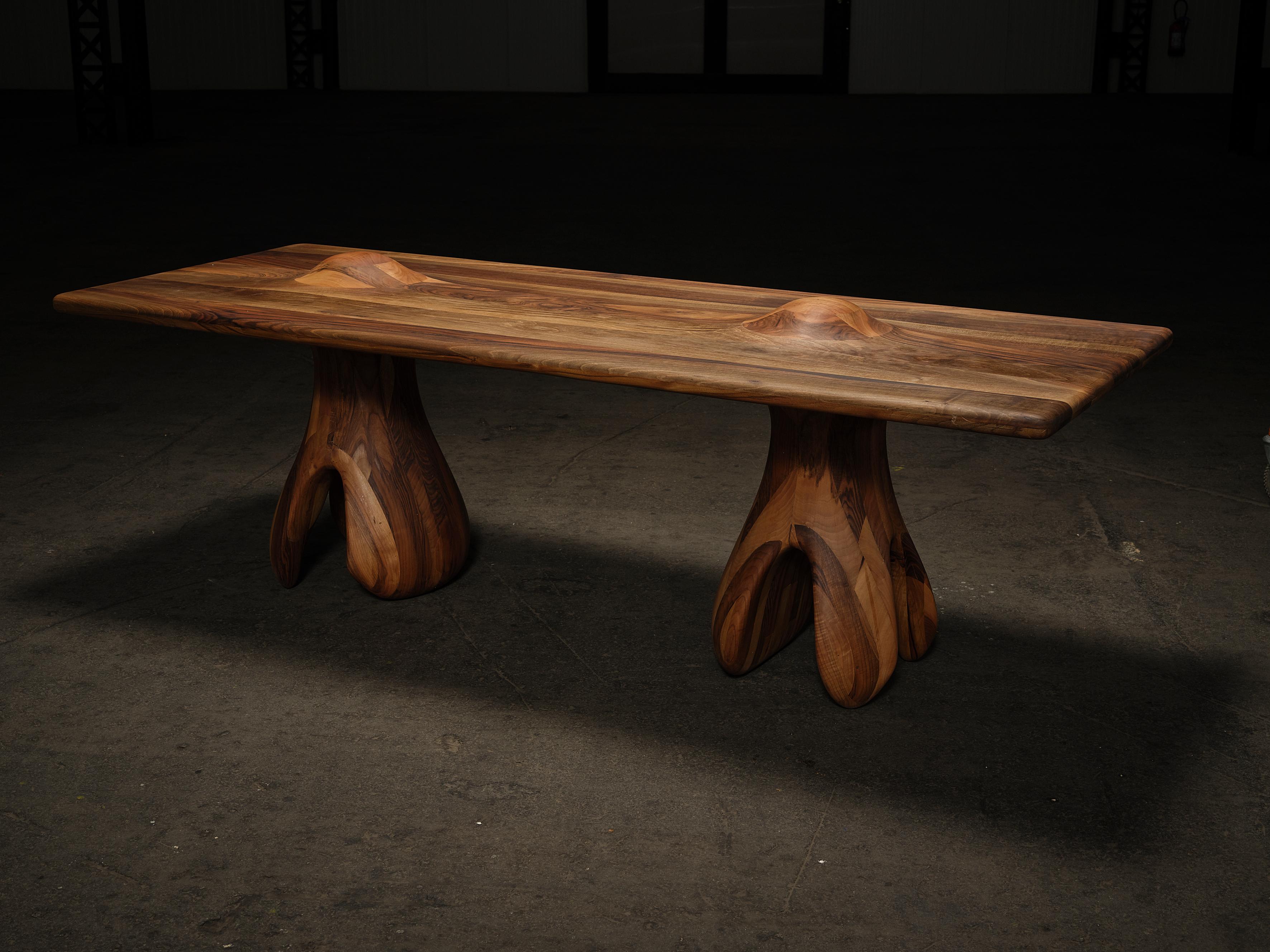 TI01 Table de salle à manger en noyer par Togigi
Dimensions : D 100 x L 260 x H 78 cm
MATERIAL : Noyer.

Disponible en finition zinc pulvérisé, noyer et hêtre. La personnalisation est possible. Veuillez nous contacter.

Ses formes surréalistes