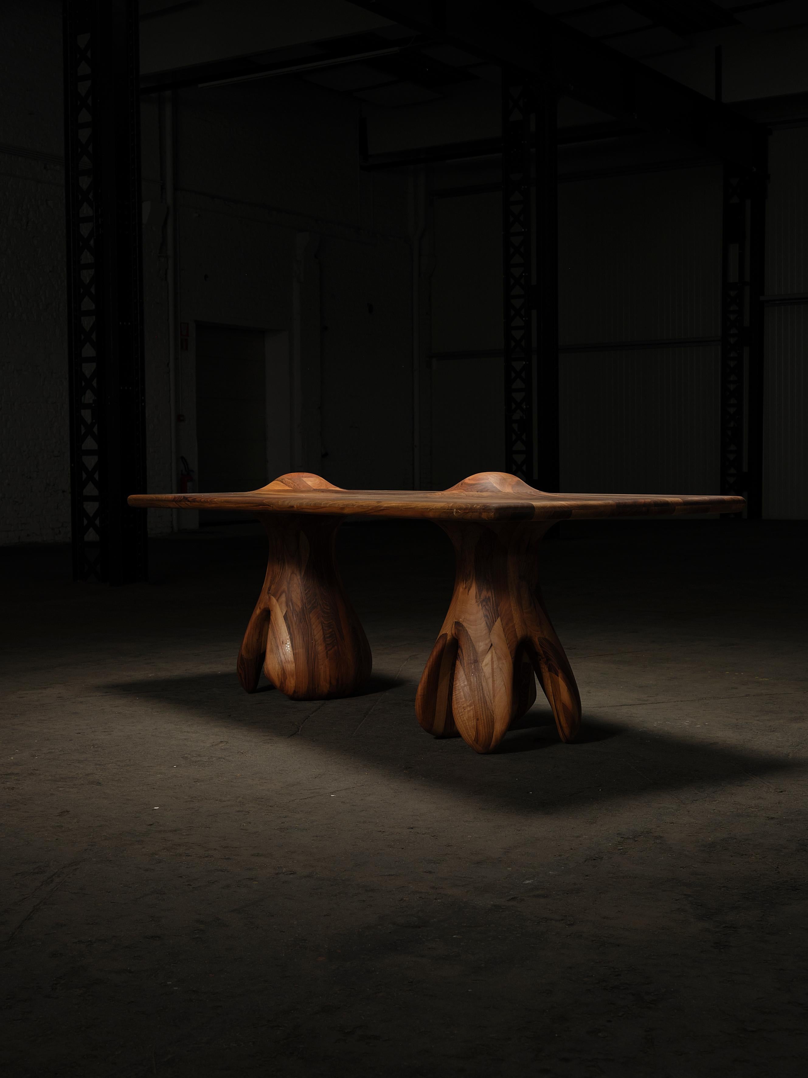 Belge TI01 Table de salle à manger en noyer par Togigi en vente