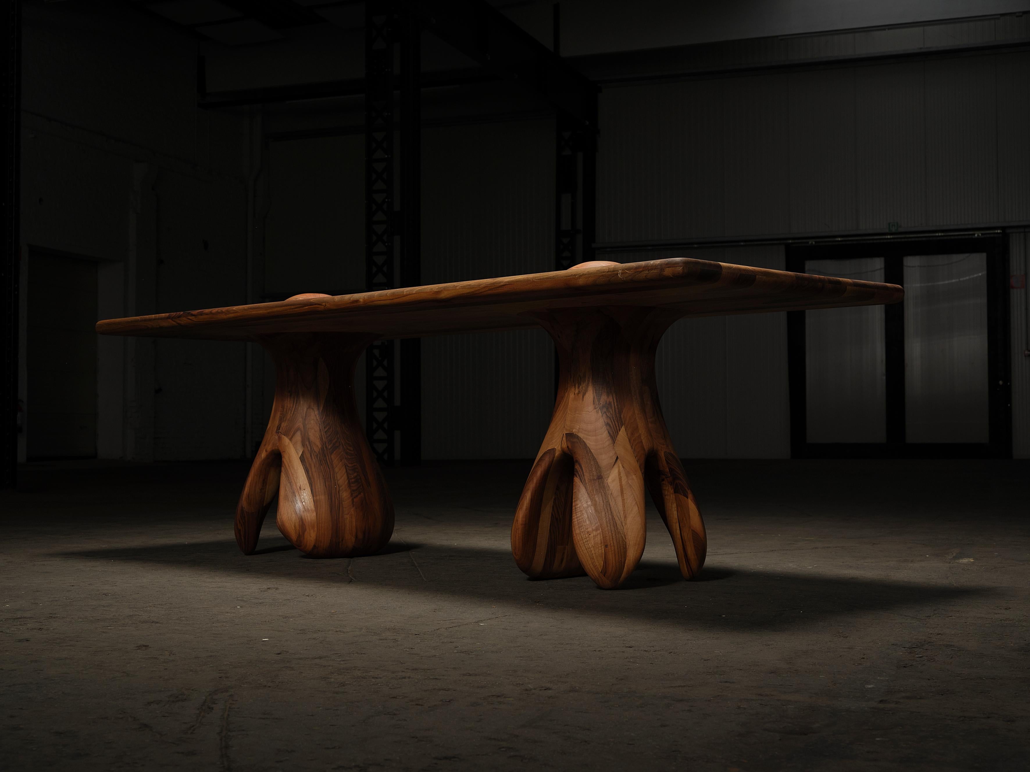 TI01 Table de salle à manger en noyer par Togigi Neuf - En vente à Geneve, CH