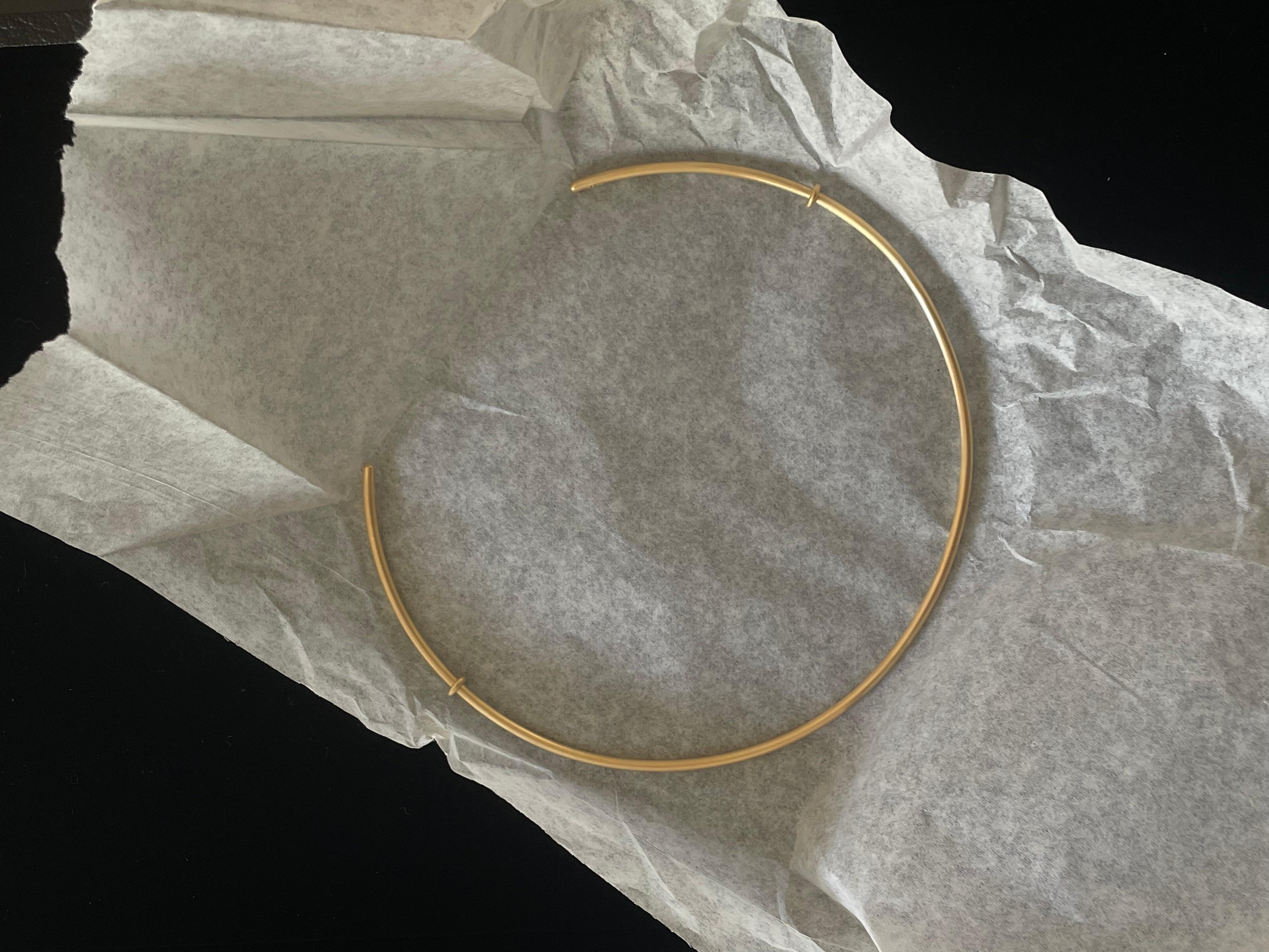Tiana Marie Combes Halskette aus Gelbgold mit römischem Kragen für Damen oder Herren im Angebot