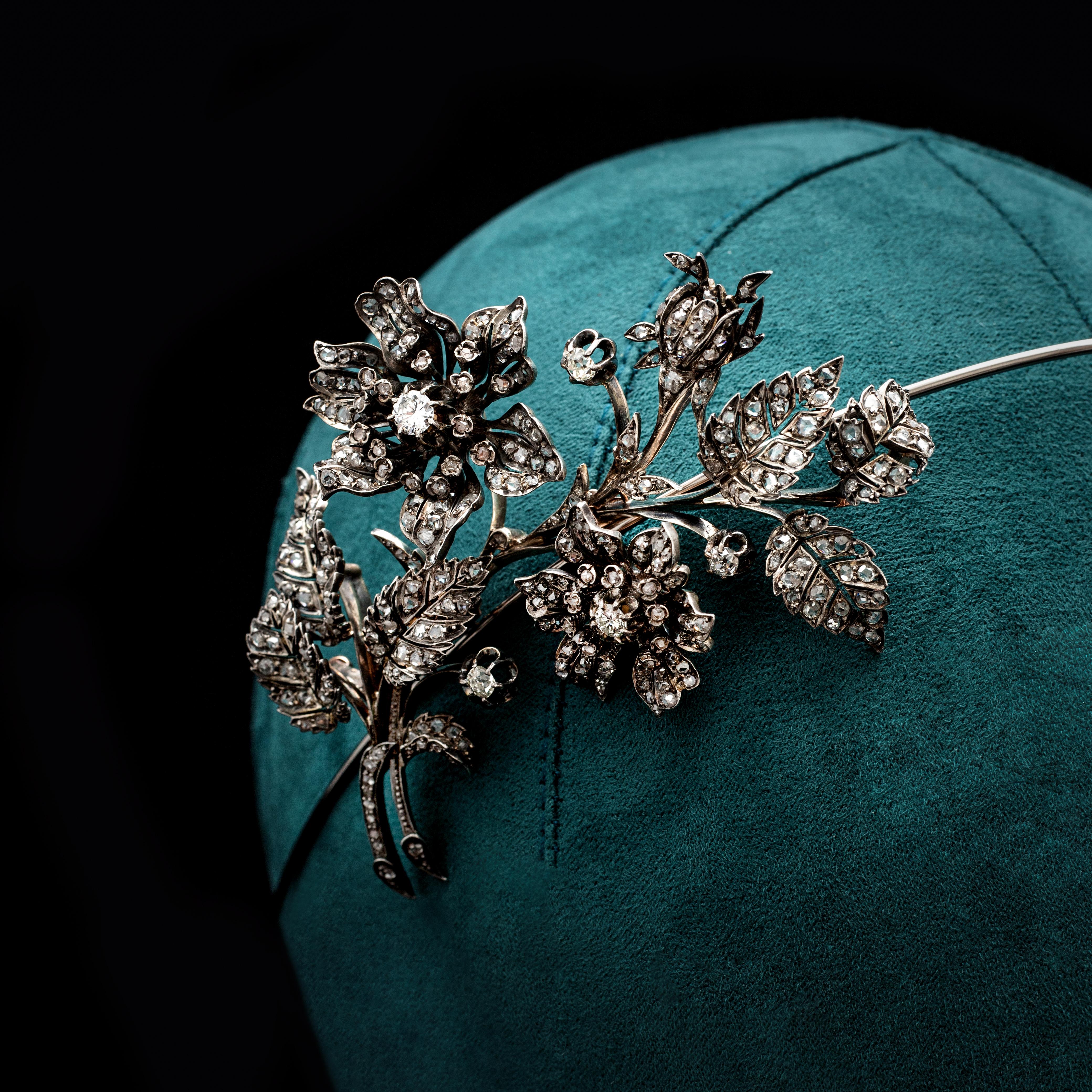 Tiara Umwandelbare En Tremblant Blumen-Diamant-Brosche (Alteuropäischer Schliff) im Angebot