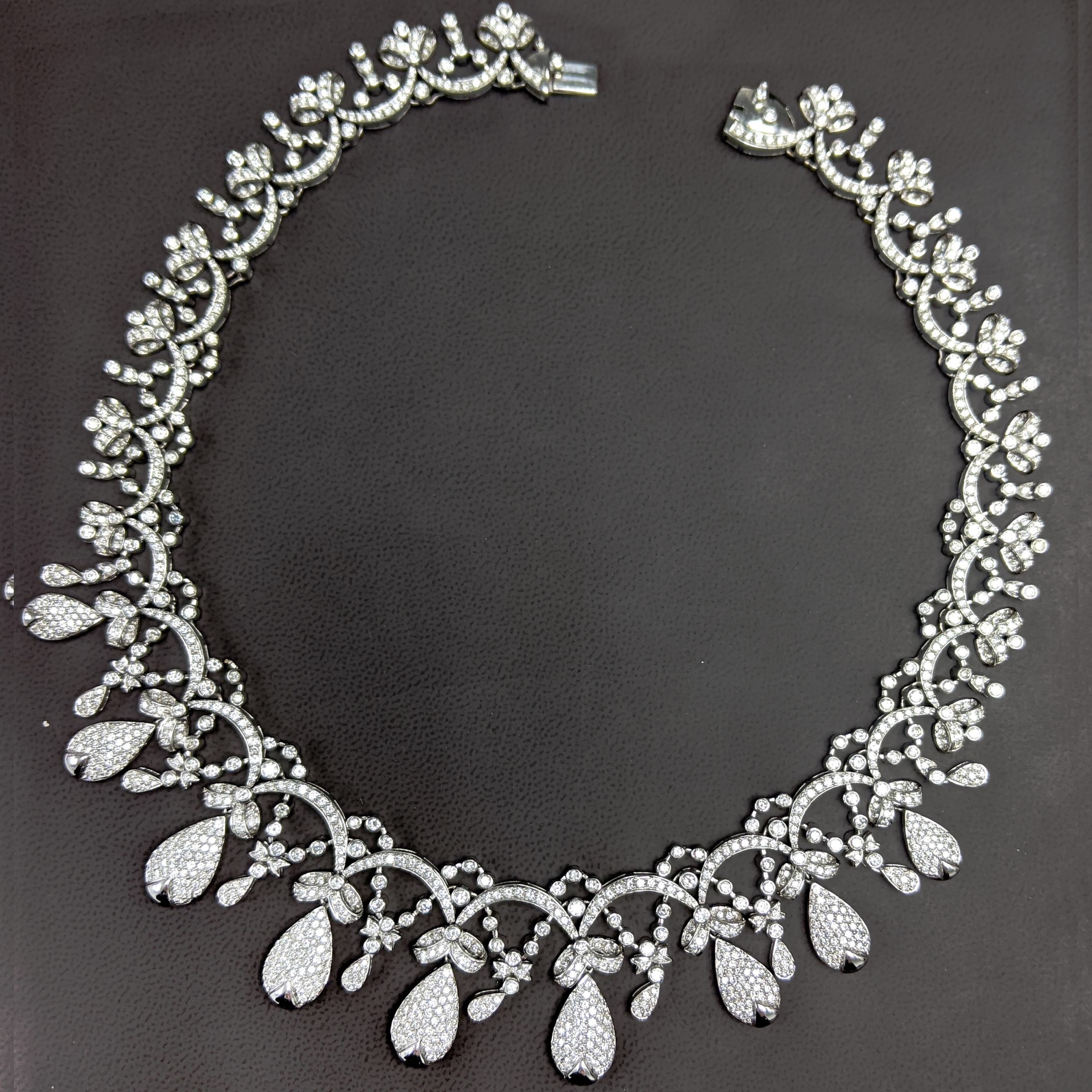 cartoon diamond necklace