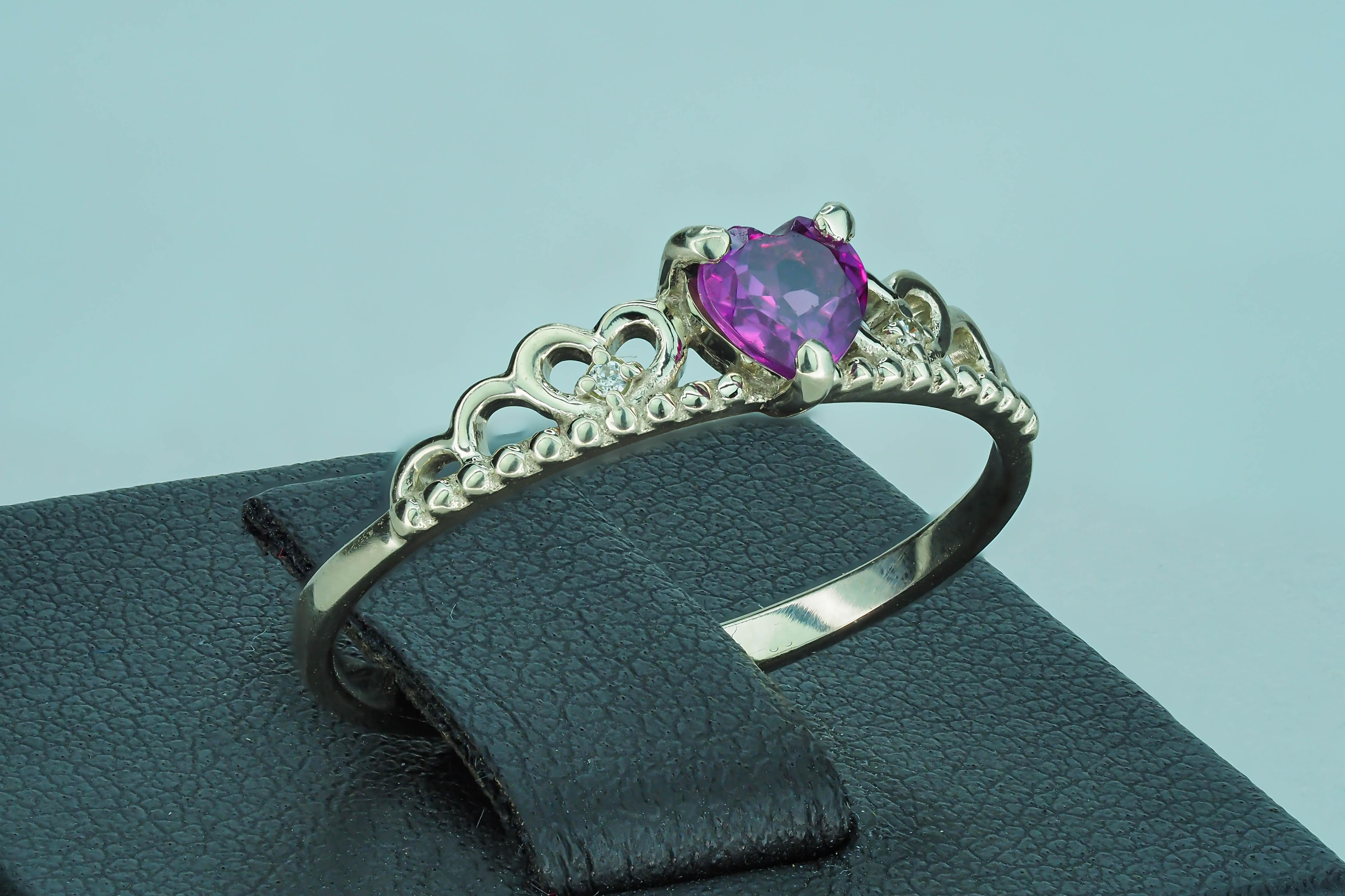 Modern Tiara garnet ring. For Sale