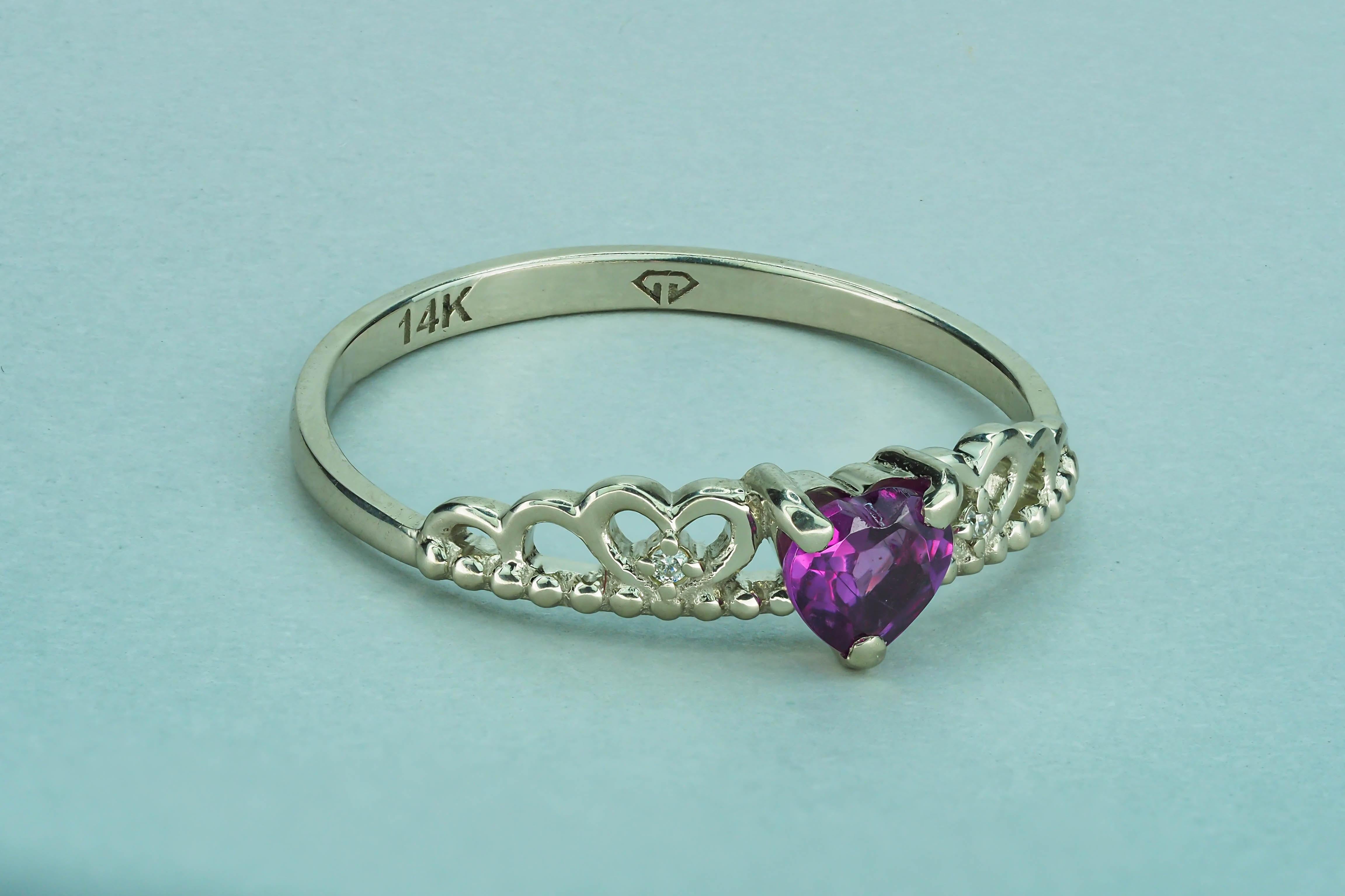 Heart Cut Tiara garnet ring. For Sale