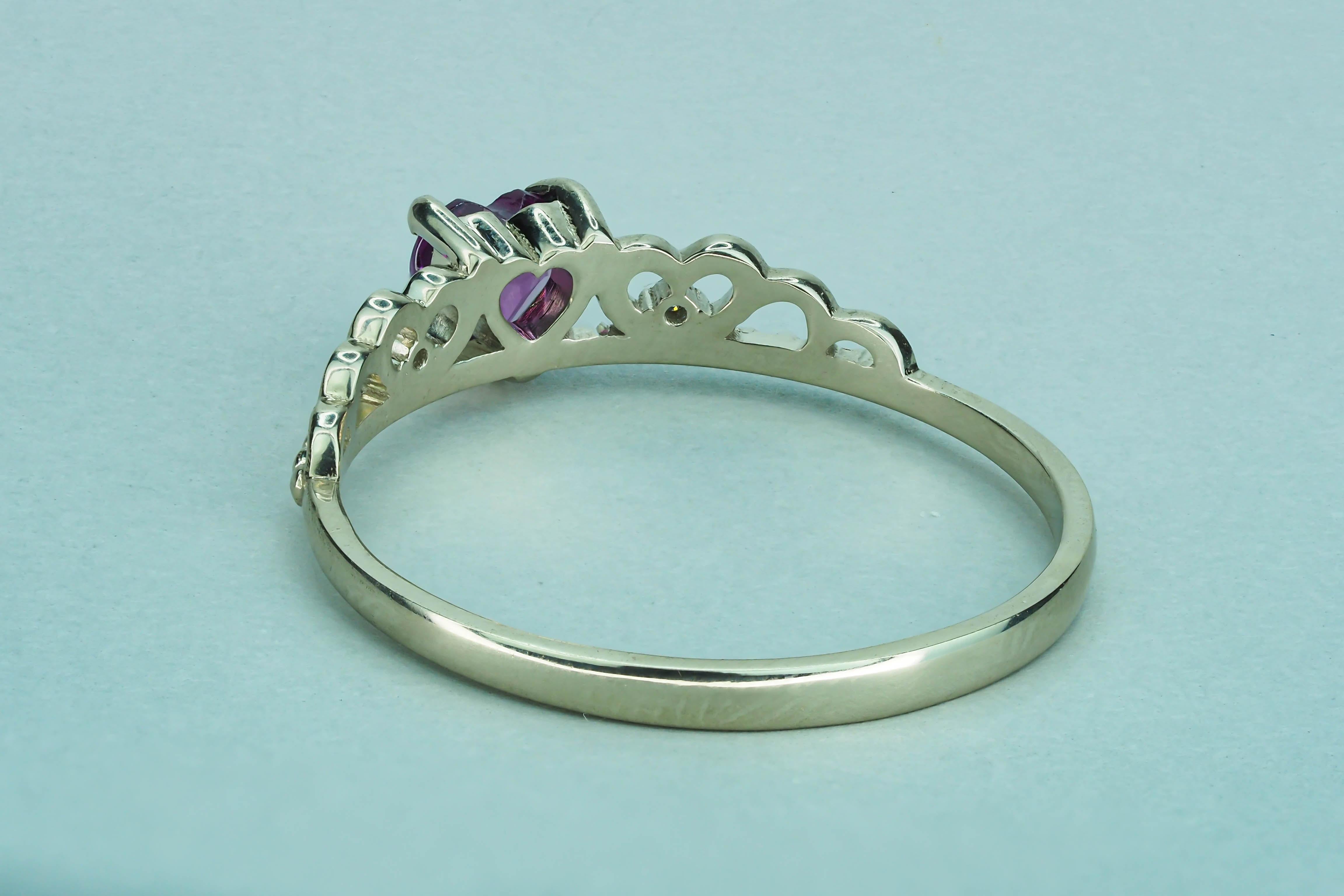 Women's Tiara garnet ring. For Sale