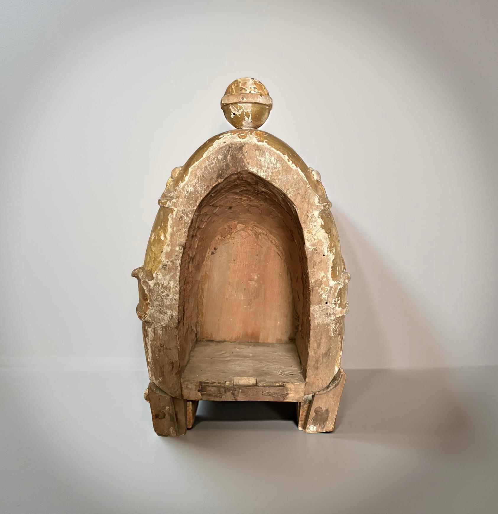 Luigi XVI Tiara Papale in Legno Scolpito e Dorato Italia XVIII secolo in vendita