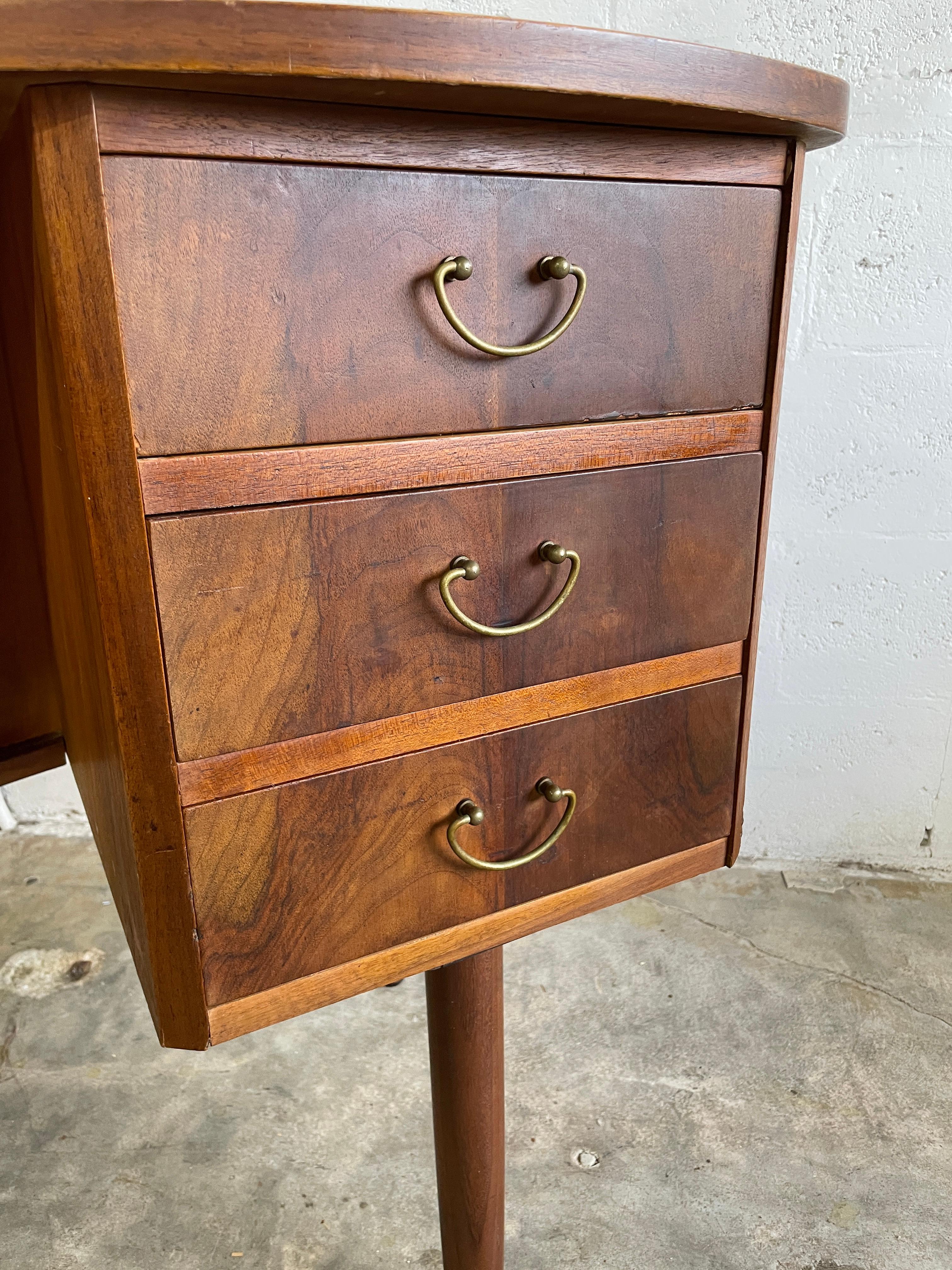 Tibergaard Nielsen Danish Modern Kidney Boomerang Desk In Good Condition In Fort Lauderdale, FL