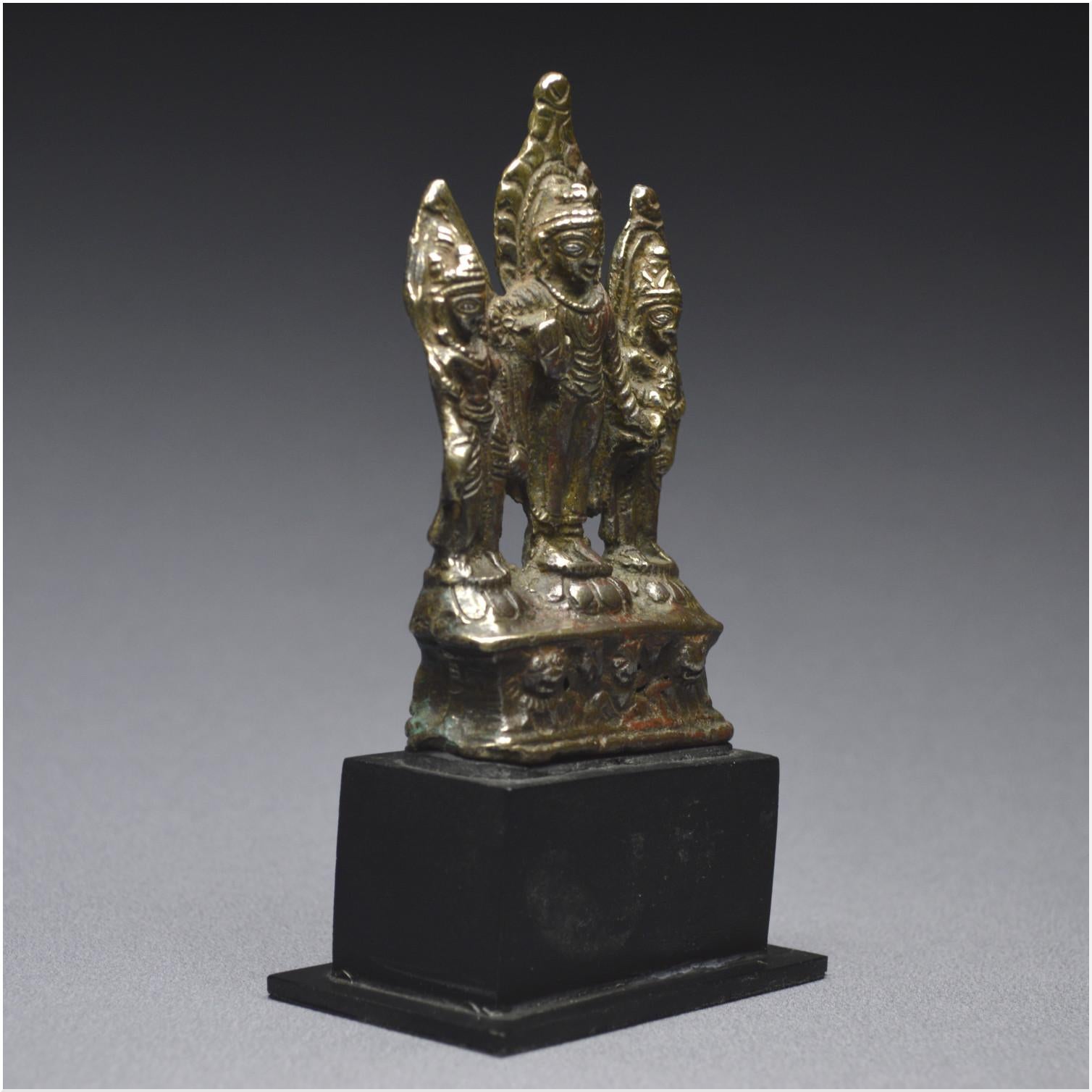 Western Tibet, Buddha accompanied by two bodhisattvas

Tibet Medieval Period
10th-12th century

The Buddha and the bodhisattvas are represented standing in light tribbanga (triple flexion), leaning against a double mandorla and positioned on