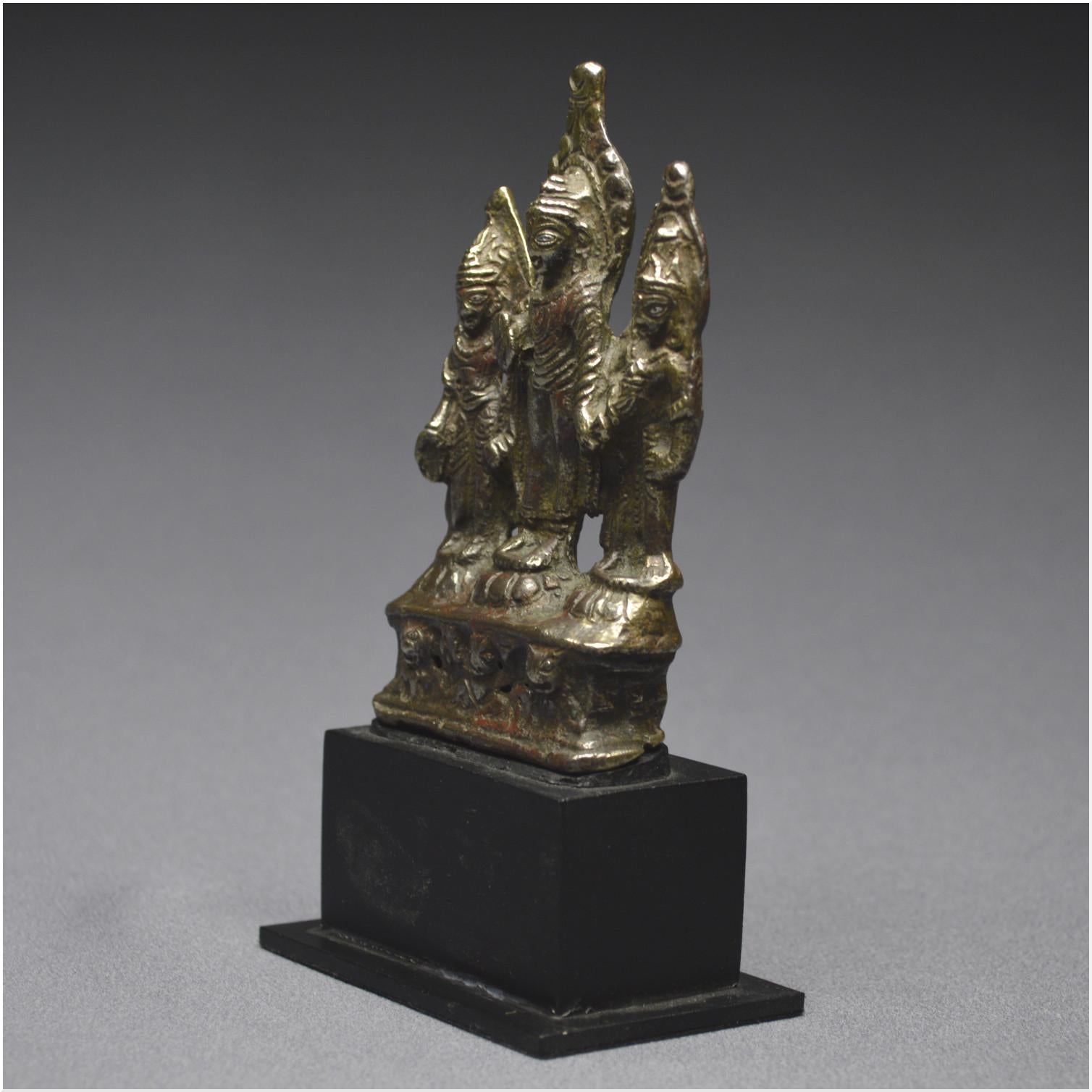 Tibet, 10th-12th Century, Buddha and Bodhisattvas, Copper alloy and silver inlay In Good Condition In VILLEFONTAINE, FR