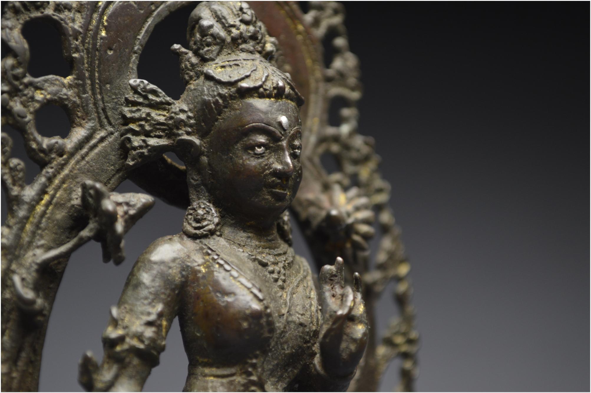 Tibet, 16th Century, Representation of the white Tara, Bronze and silver inlays 5