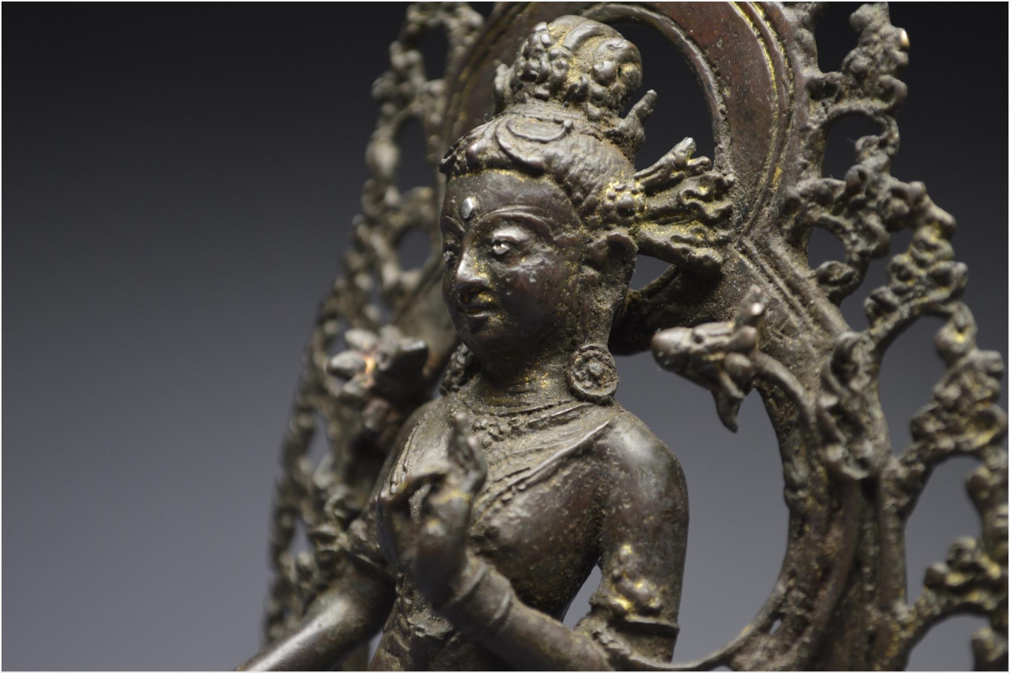 Tibet, 16th Century, Representation of the white Tara, Bronze and silver inlays 7