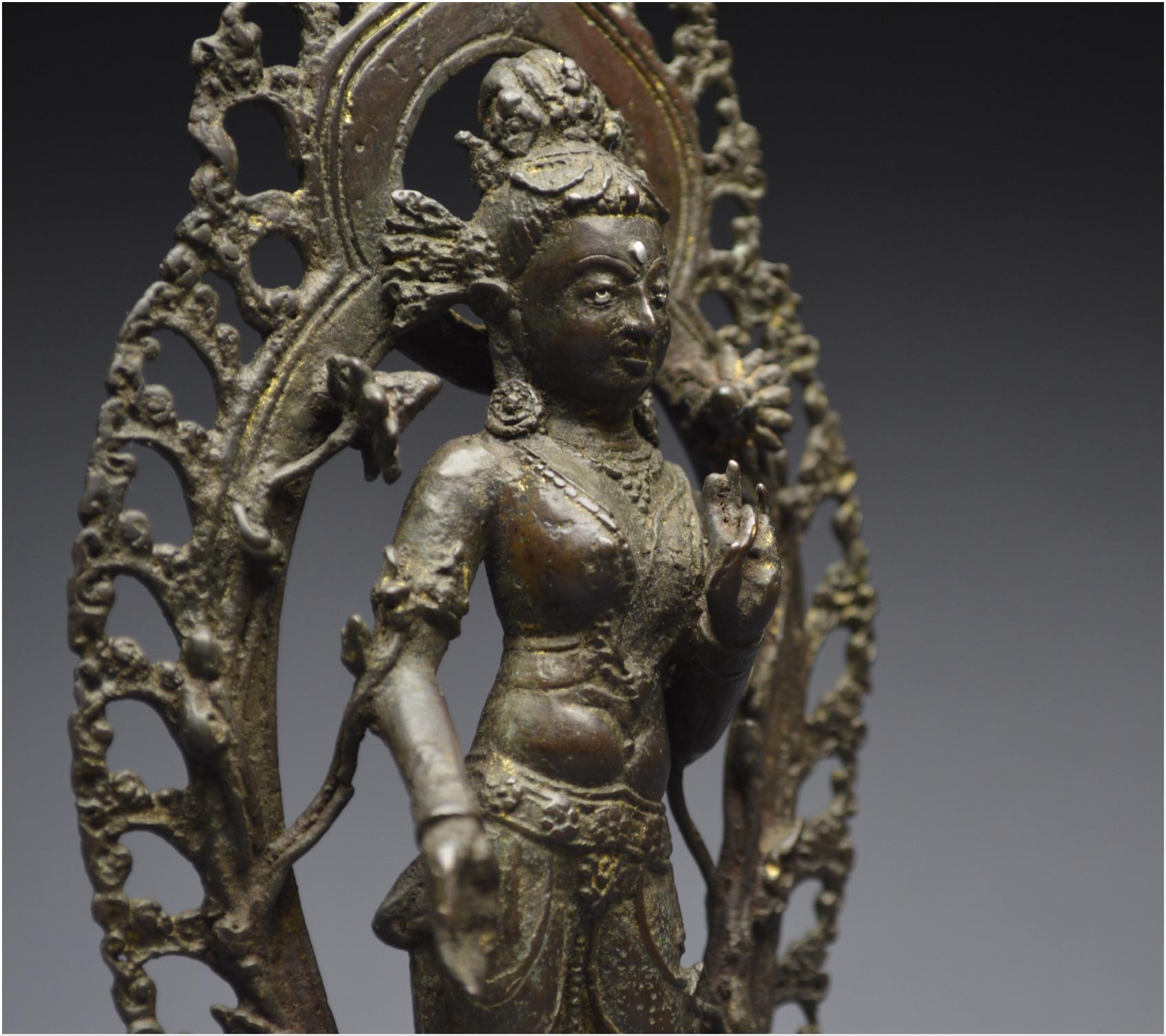 Tibet, 16th Century, Representation of the white Tara, Bronze and silver inlays 2